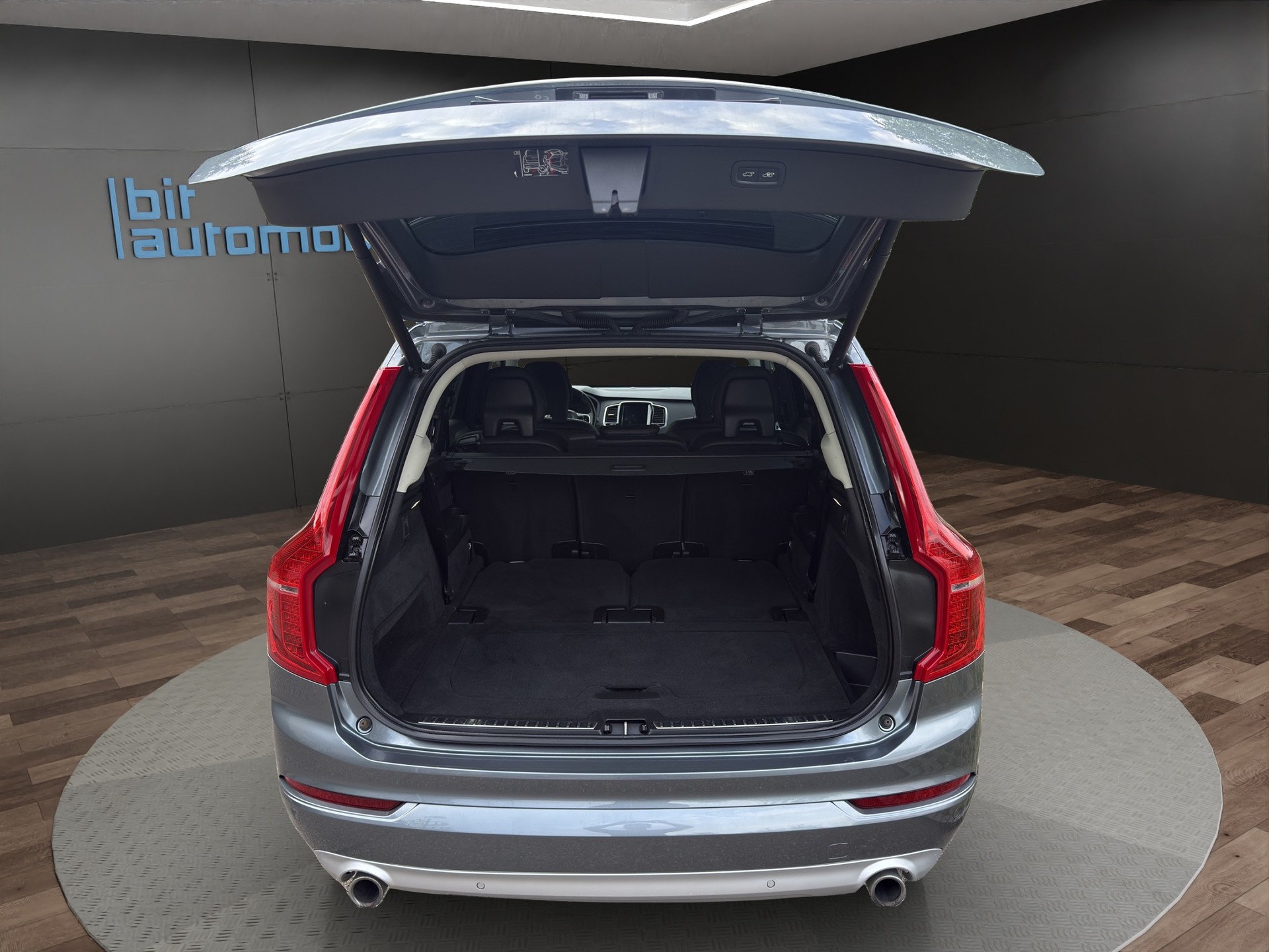 VOLVO XC90 D5 AWD Momentum Geartronic 7Plätzer-image-6