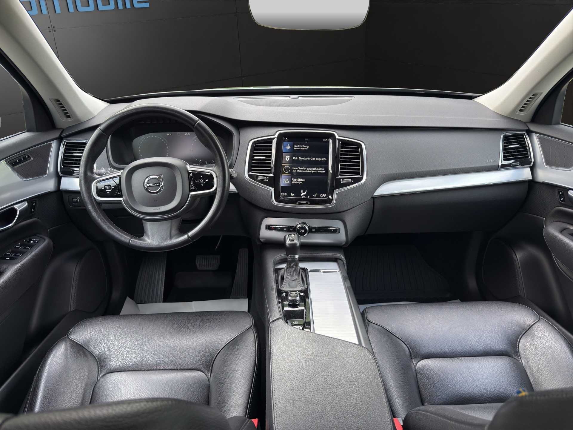 VOLVO XC90 D5 AWD Momentum Geartronic 7Plätzer-image-3
