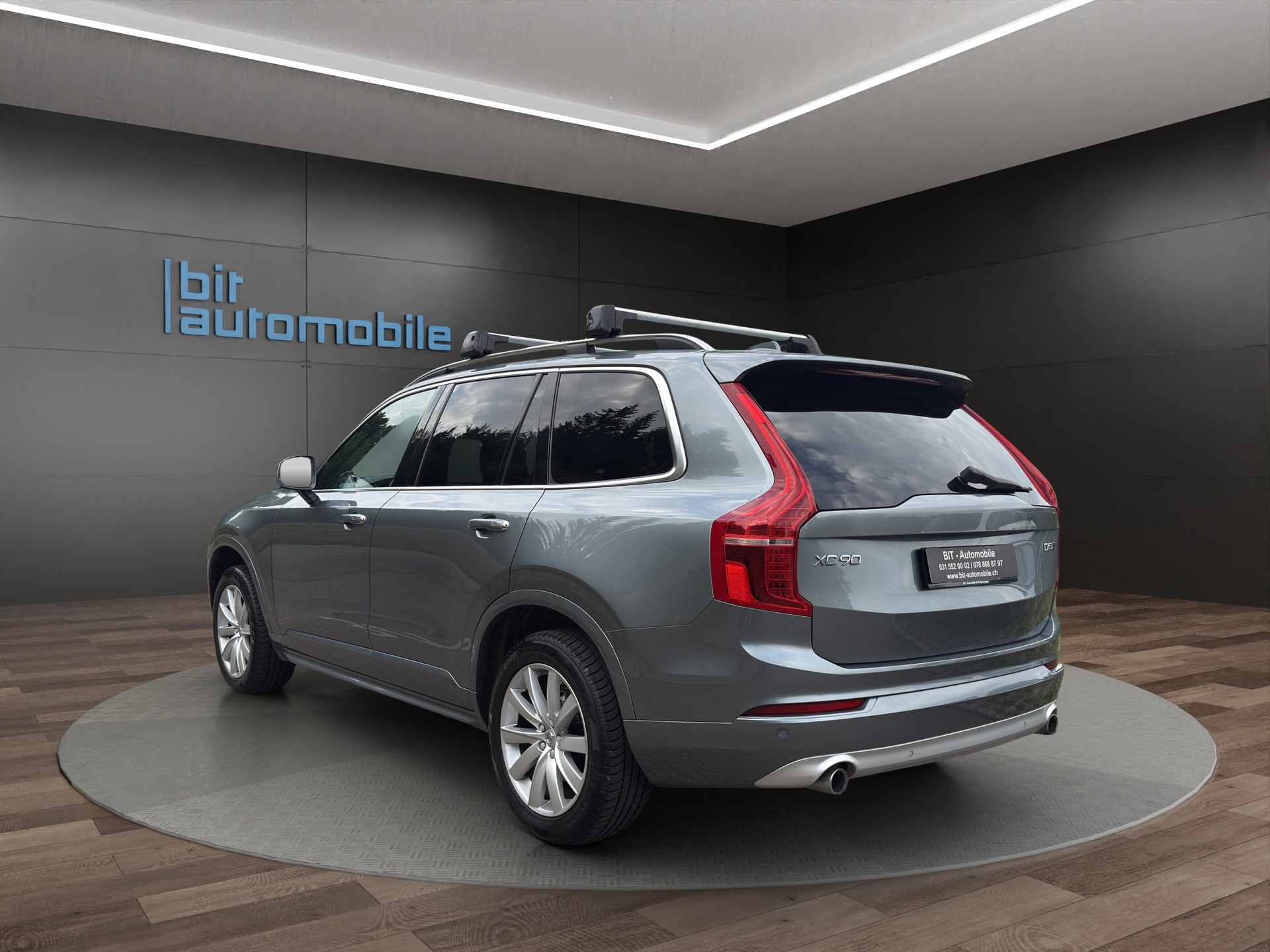 VOLVO XC90 D5 AWD Momentum Geartronic 7Plätzer-image-4