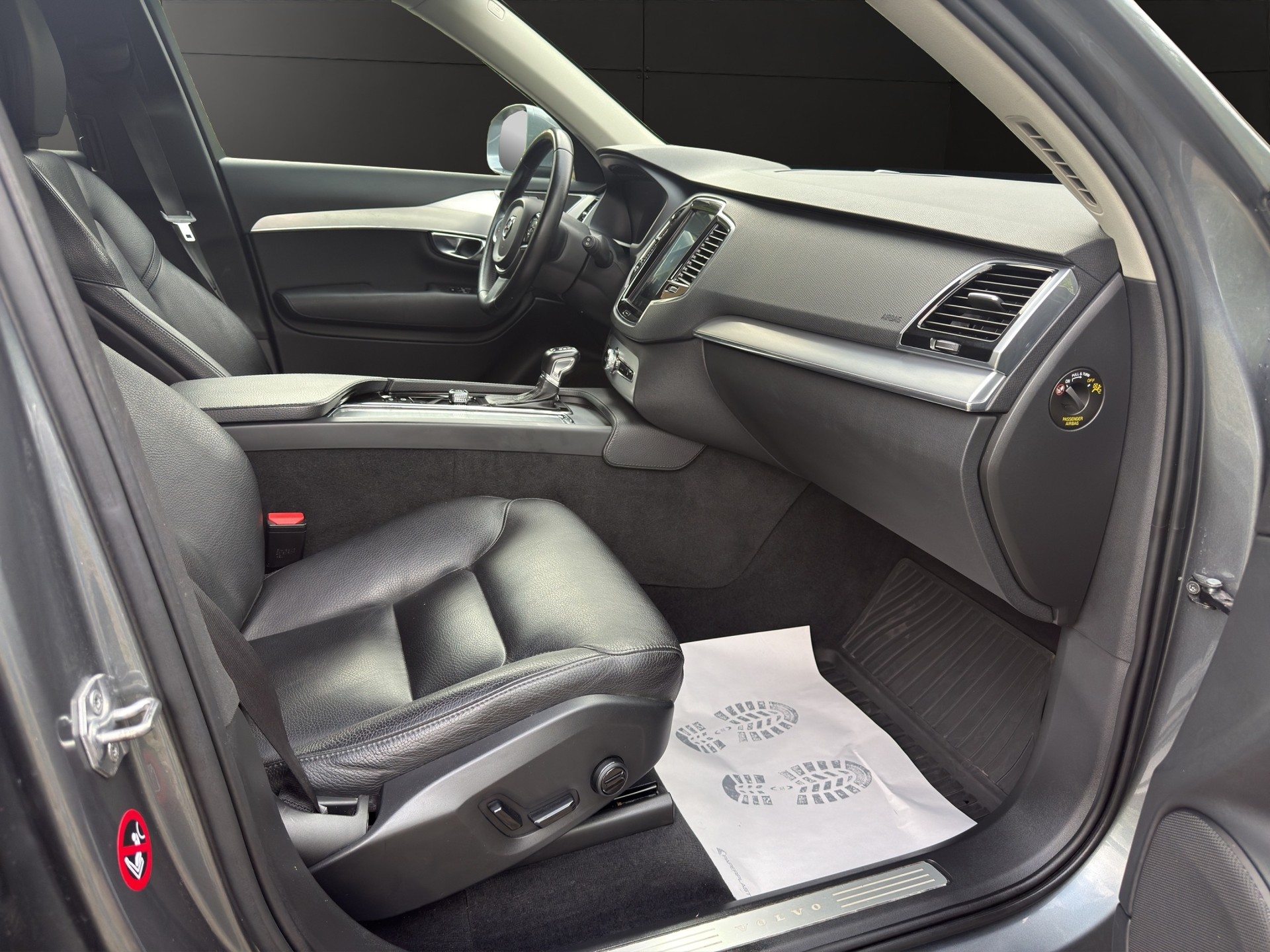 VOLVO XC90 D5 AWD Momentum Geartronic 7Plätzer-image-10