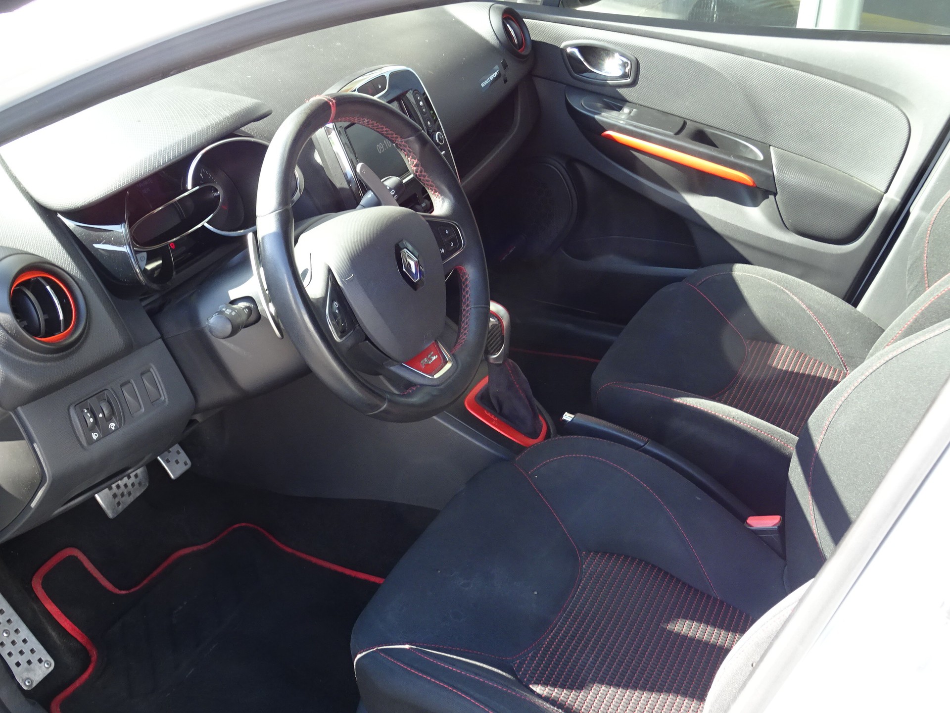 RENAULT Clio 1.6 T RS 200 EDC-image-4