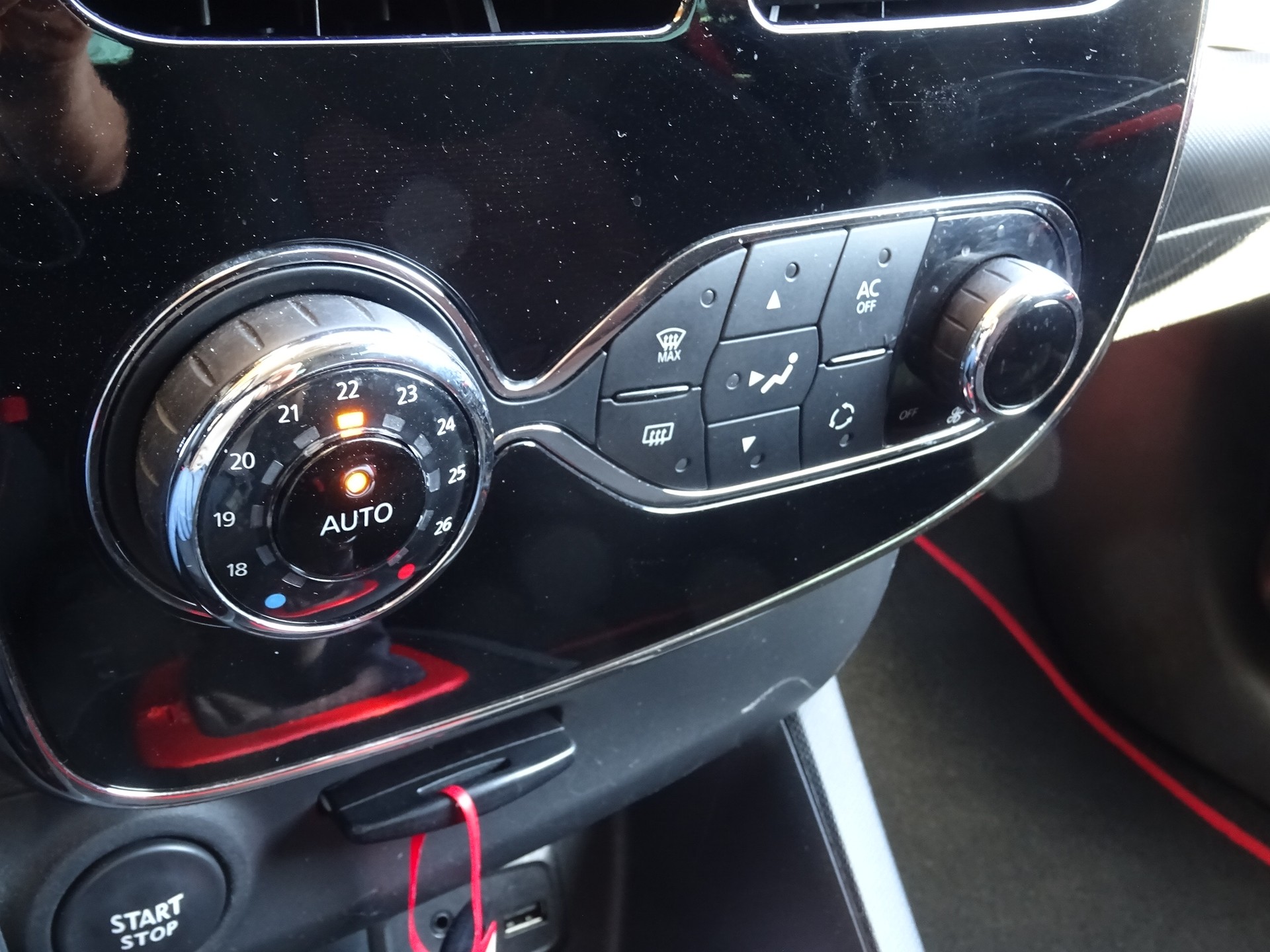 RENAULT Clio 1.6 T RS 200 EDC-image-9