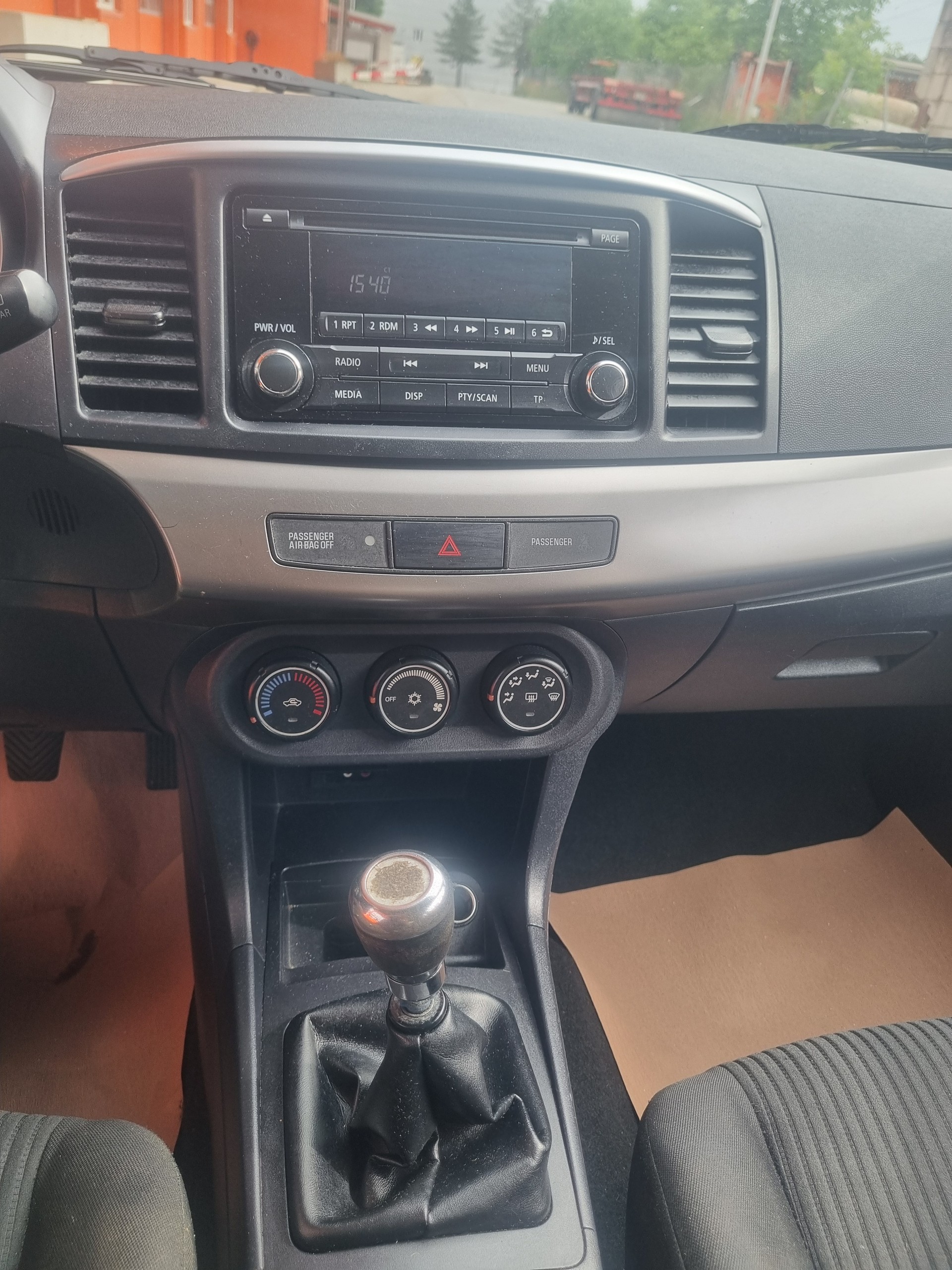 MITSUBISHI Lancer Sportback 1.6 Invite-image-9