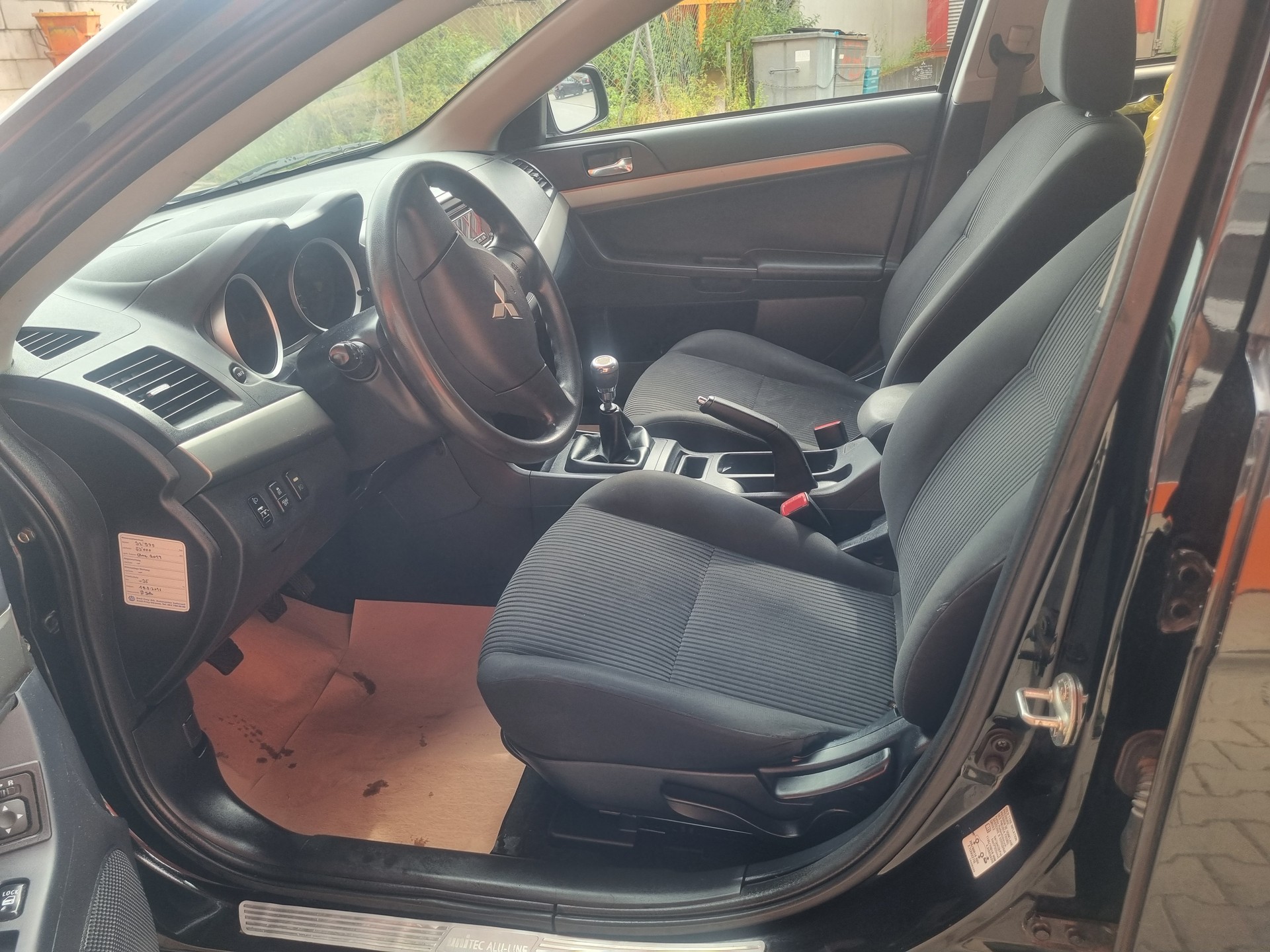 MITSUBISHI Lancer Sportback 1.6 Invite-image-8