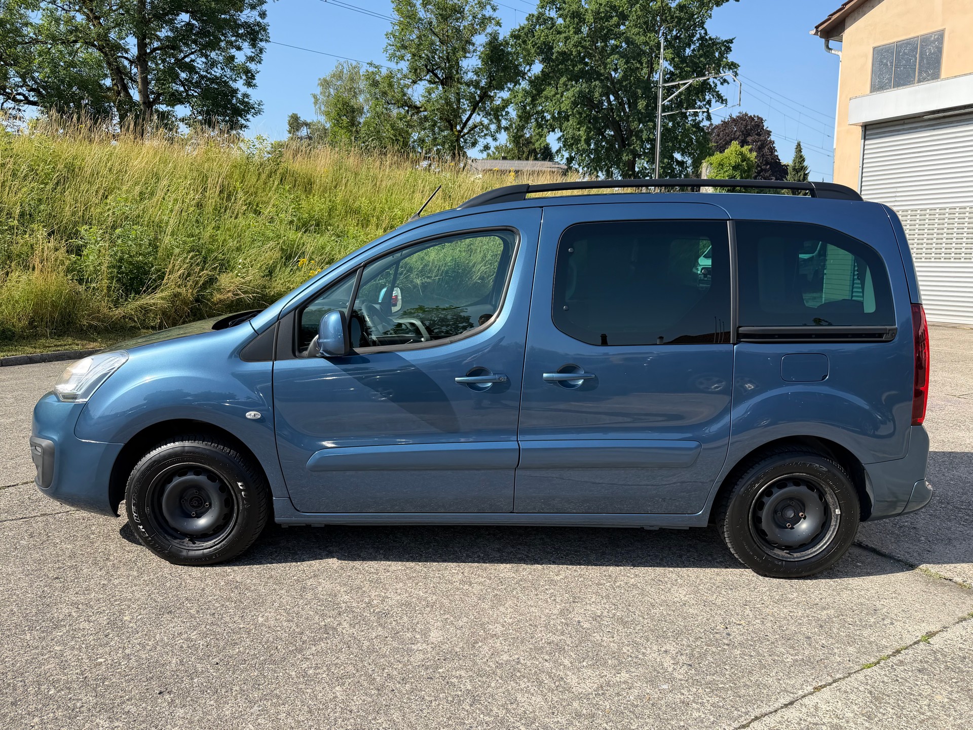 CITROEN Berlingo 1.6 BlueHDi Shine ETG6-image-1