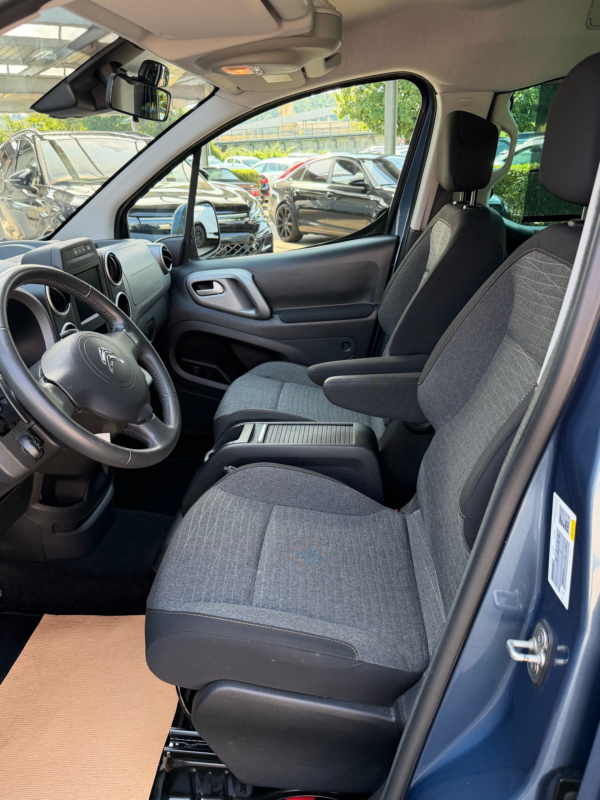 CITROEN Berlingo 1.6 BlueHDi Shine ETG6-image-8