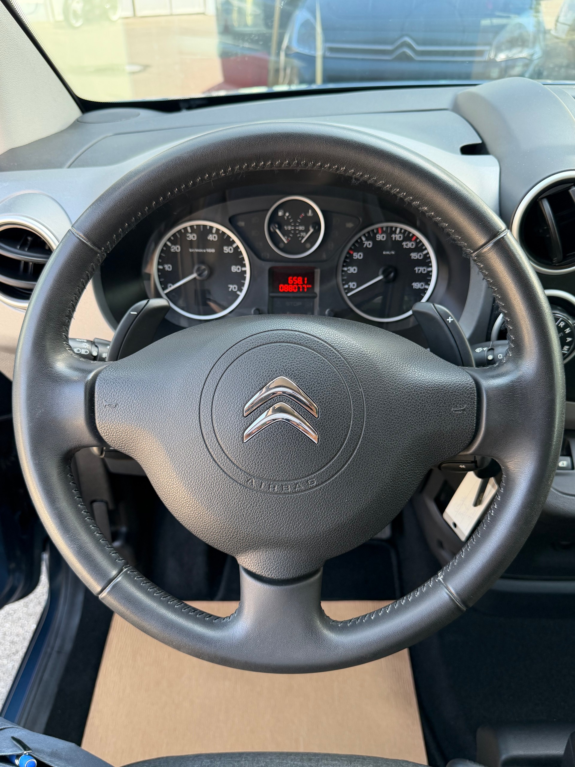 CITROEN Berlingo 1.6 BlueHDi Shine ETG6-image-9