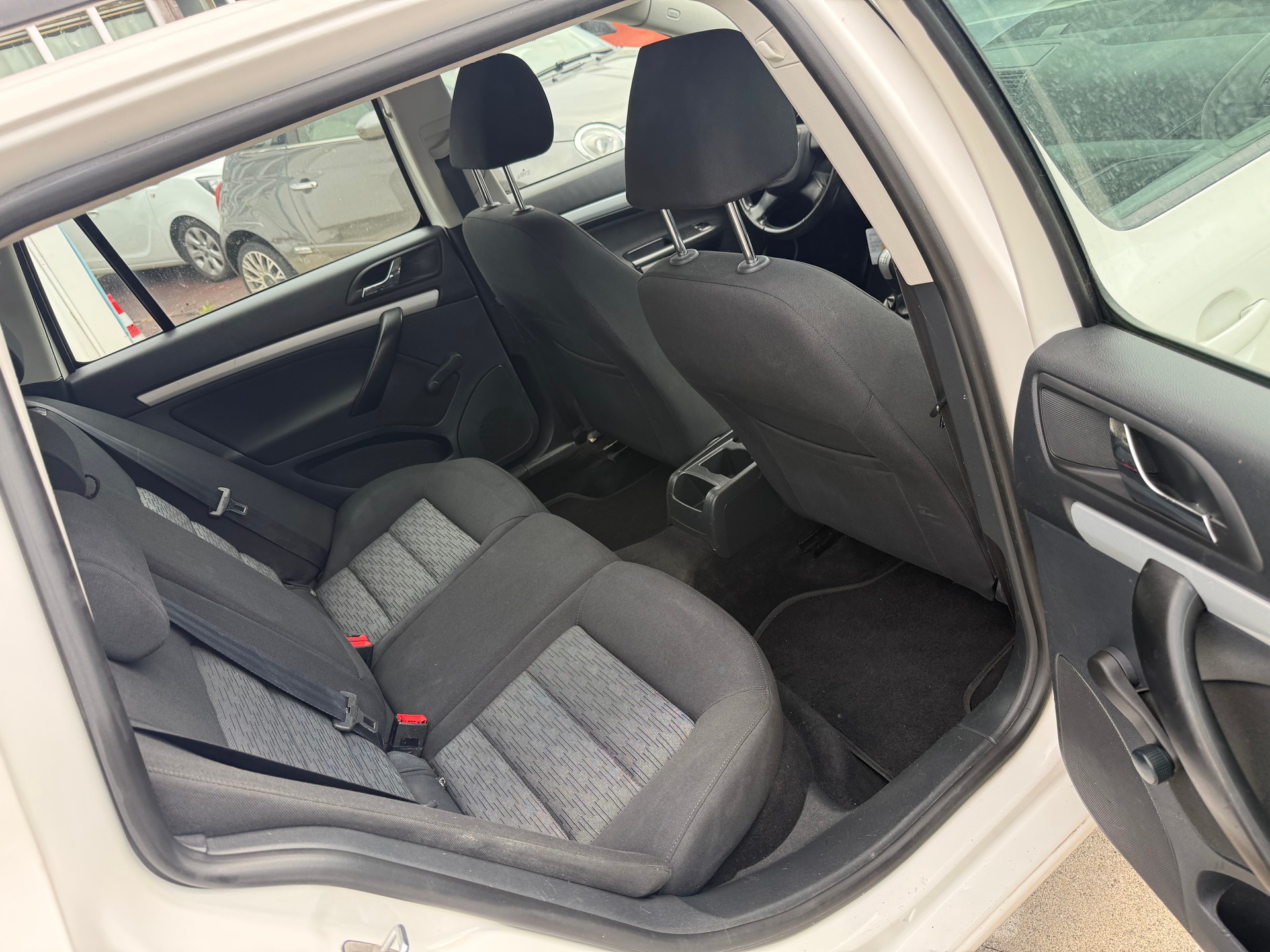 SKODA Octavia Combi 1.8 TSI Swiss Adventure 4x4-image-10
