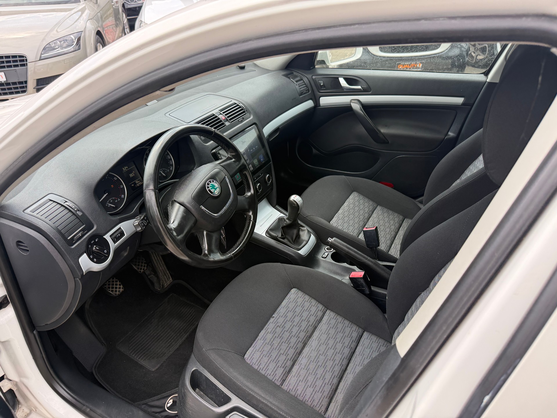 SKODA Octavia Combi 1.8 TSI Swiss Adventure 4x4-image-7