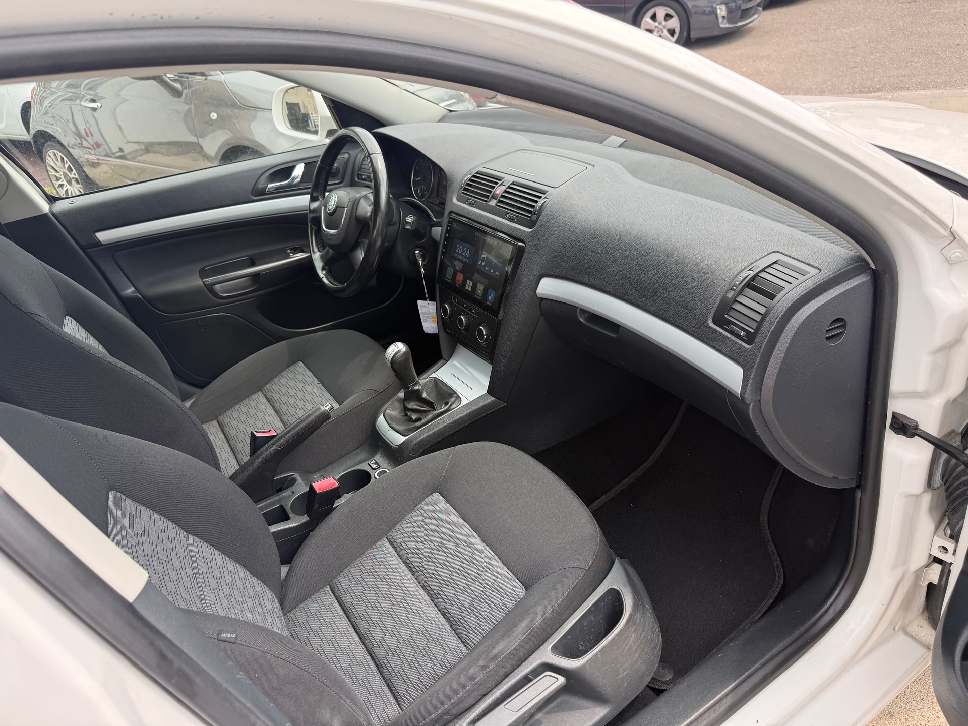 SKODA Octavia Combi 1.8 TSI Swiss Adventure 4x4-image-9