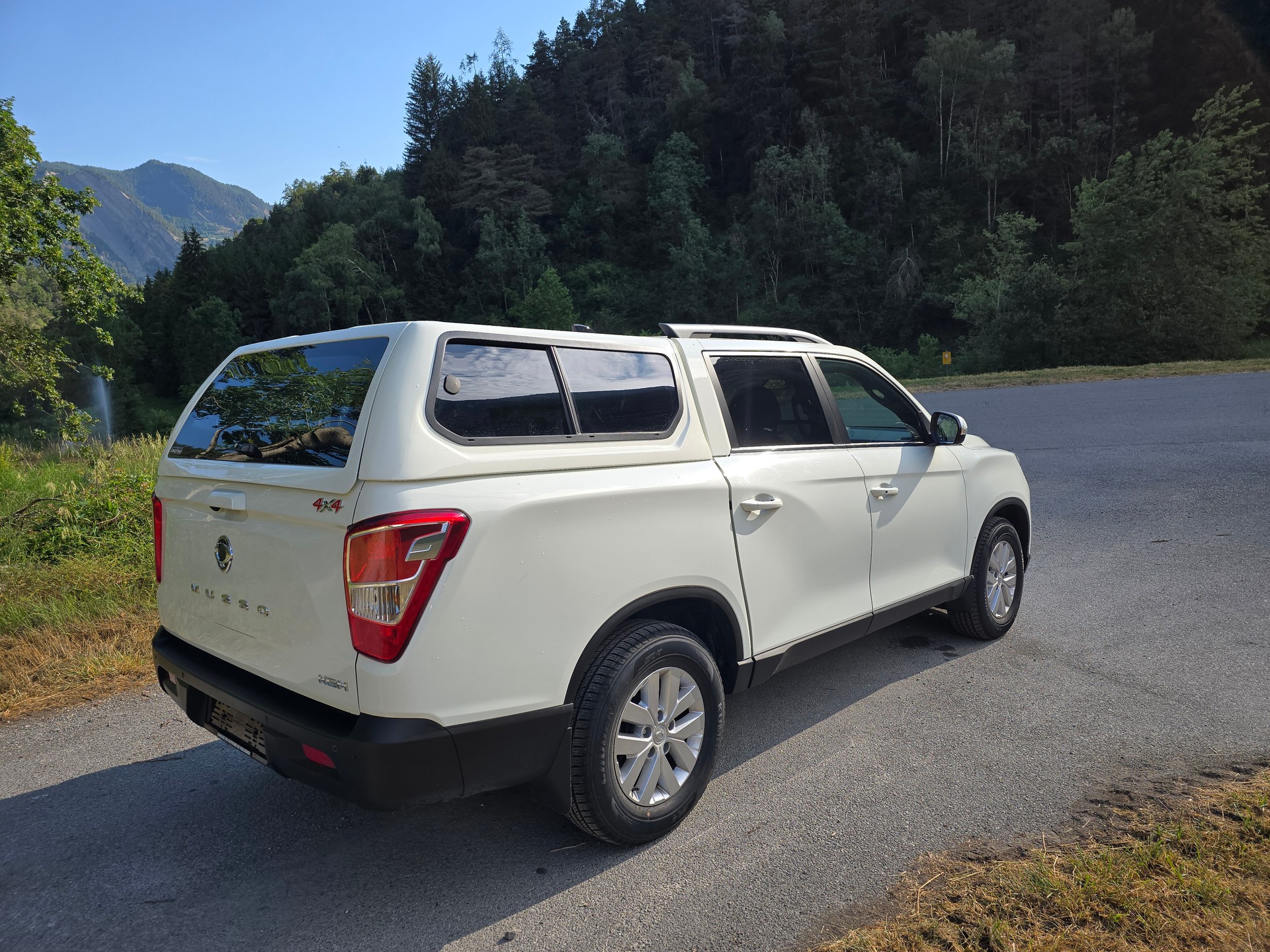 KGM-SsangYong Musso 2.2 Platinum 4WD A-image-2