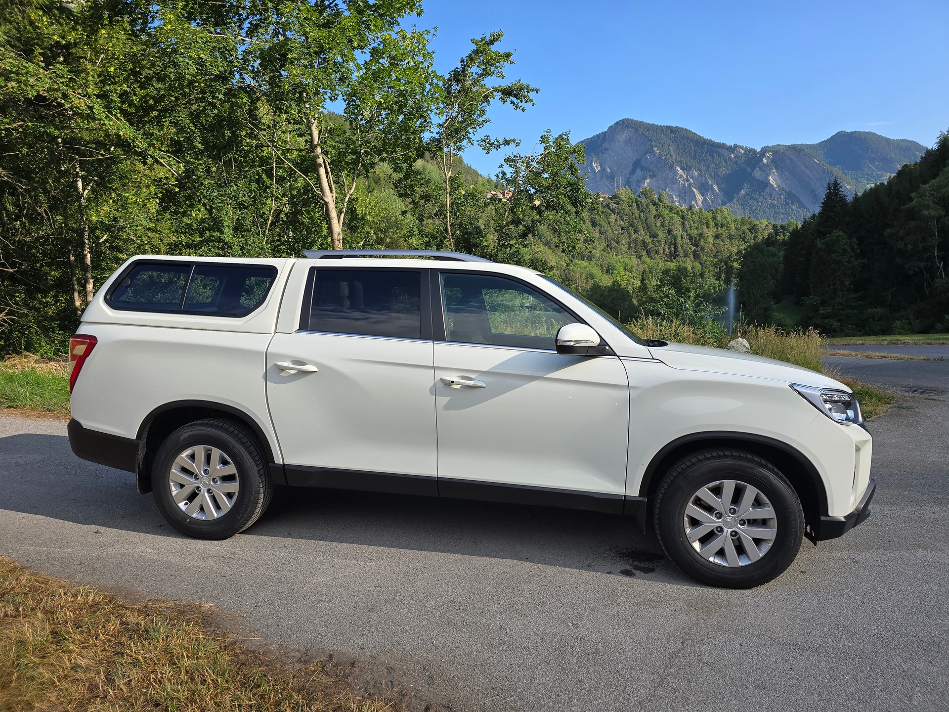 KGM-SsangYong Musso 2.2 Platinum 4WD A-image-6