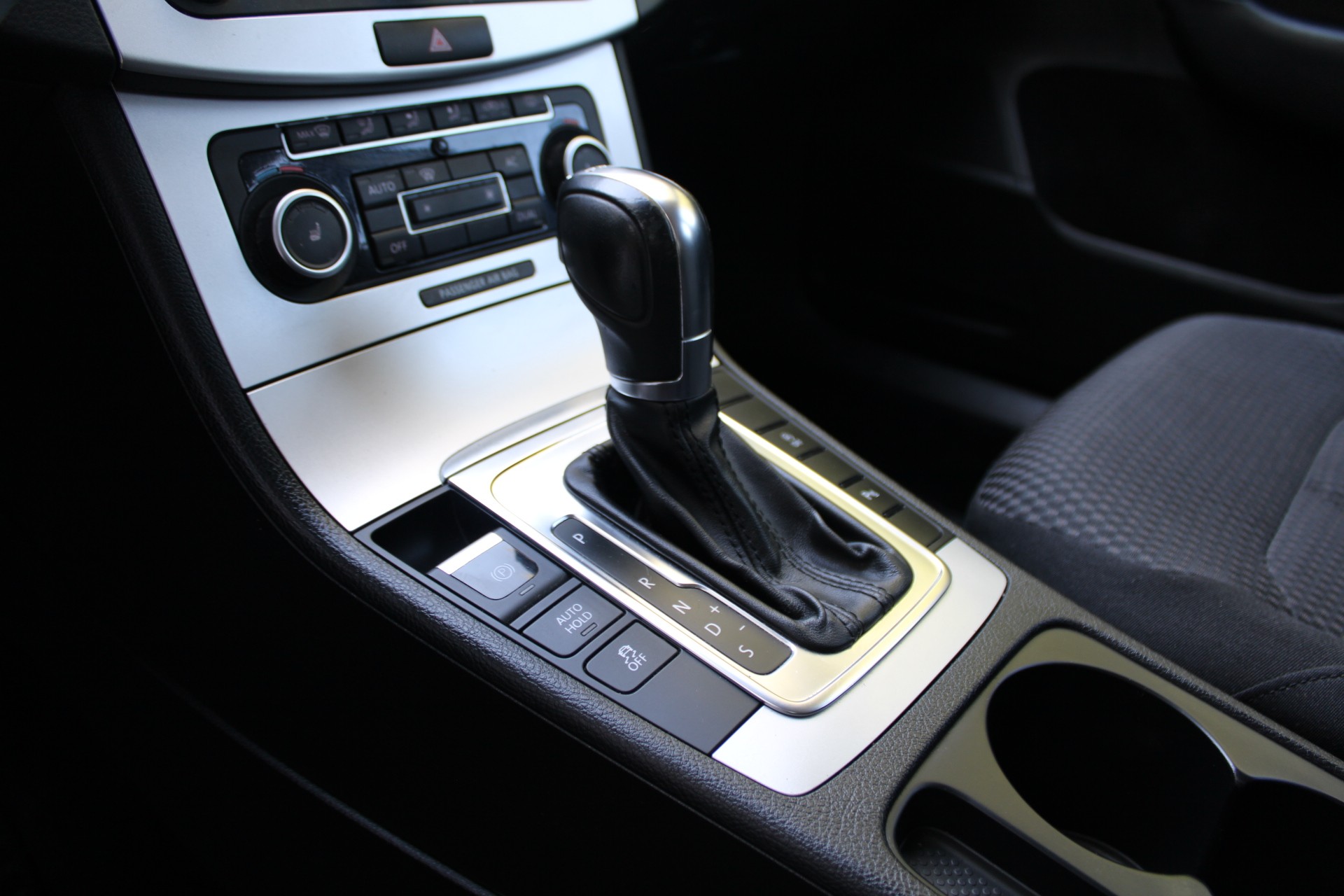 VW Passat Variant 2.0 TDI BMT Trendline DSG-image-13