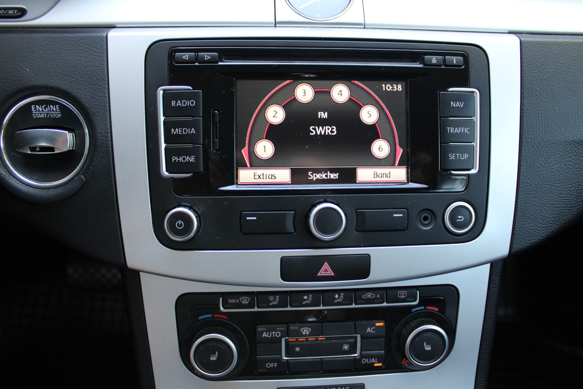VW Passat Variant 2.0 TDI BMT Trendline DSG-image-10