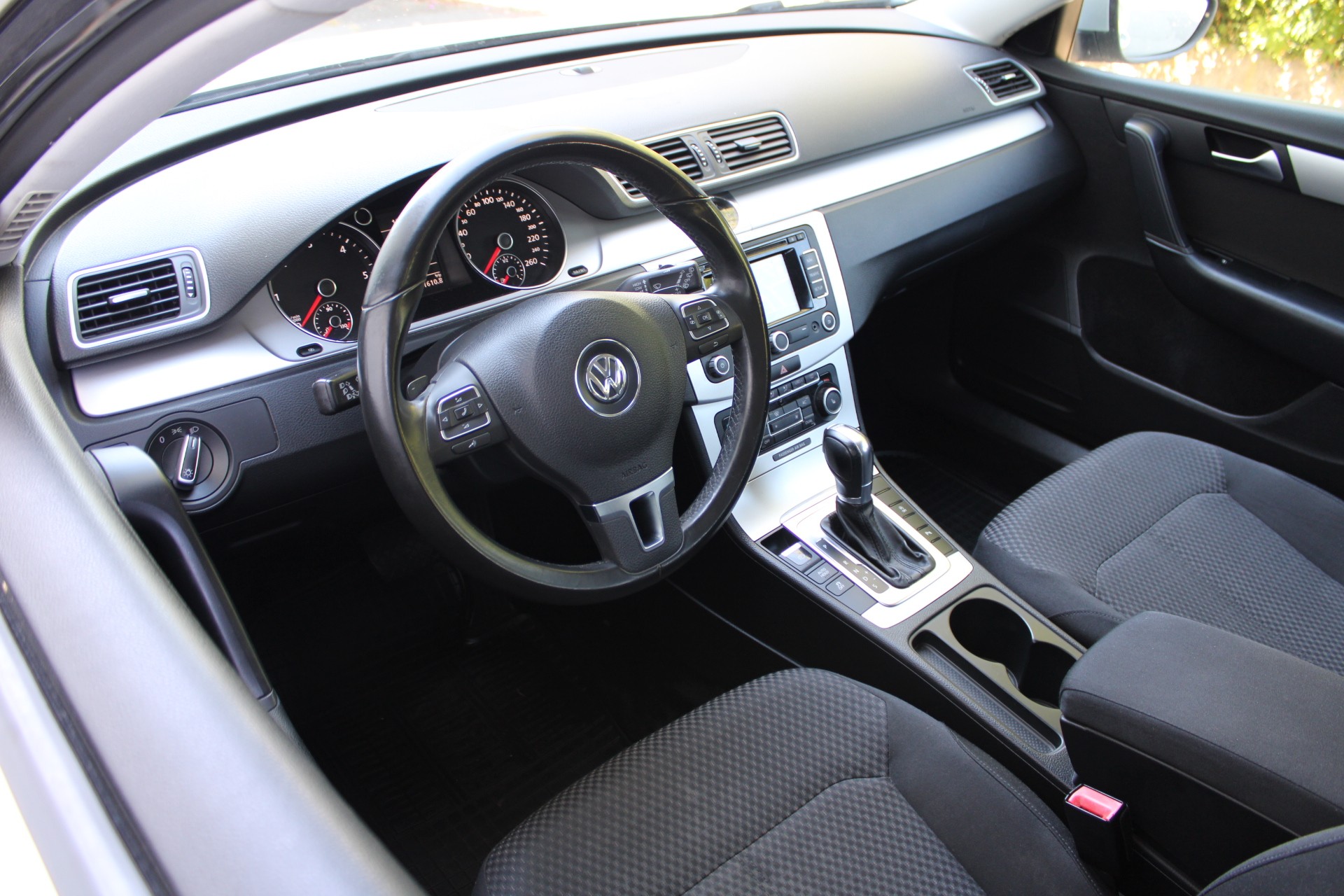 VW Passat Variant 2.0 TDI BMT Trendline DSG-image-4
