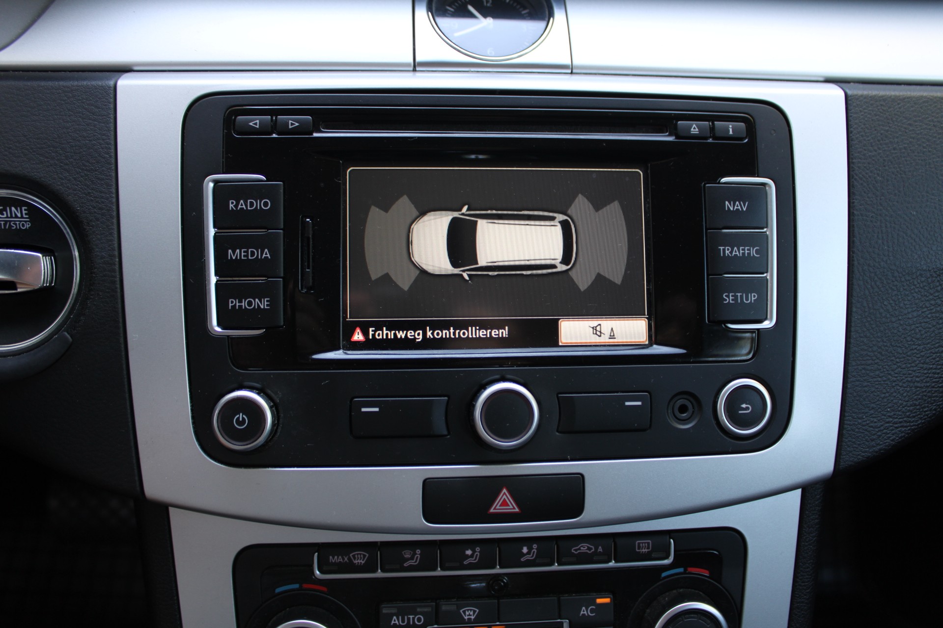 VW Passat Variant 2.0 TDI BMT Trendline DSG-image-11
