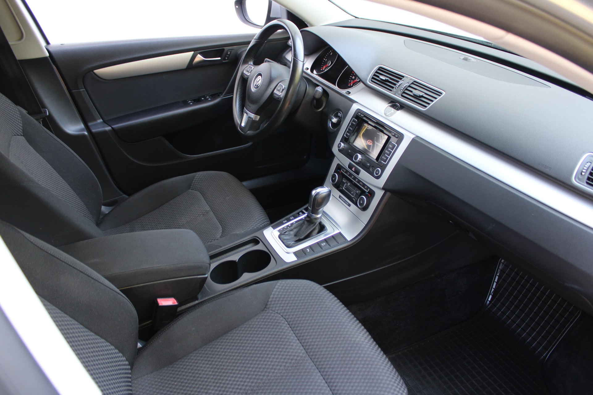 VW Passat Variant 2.0 TDI BMT Trendline DSG-image-5