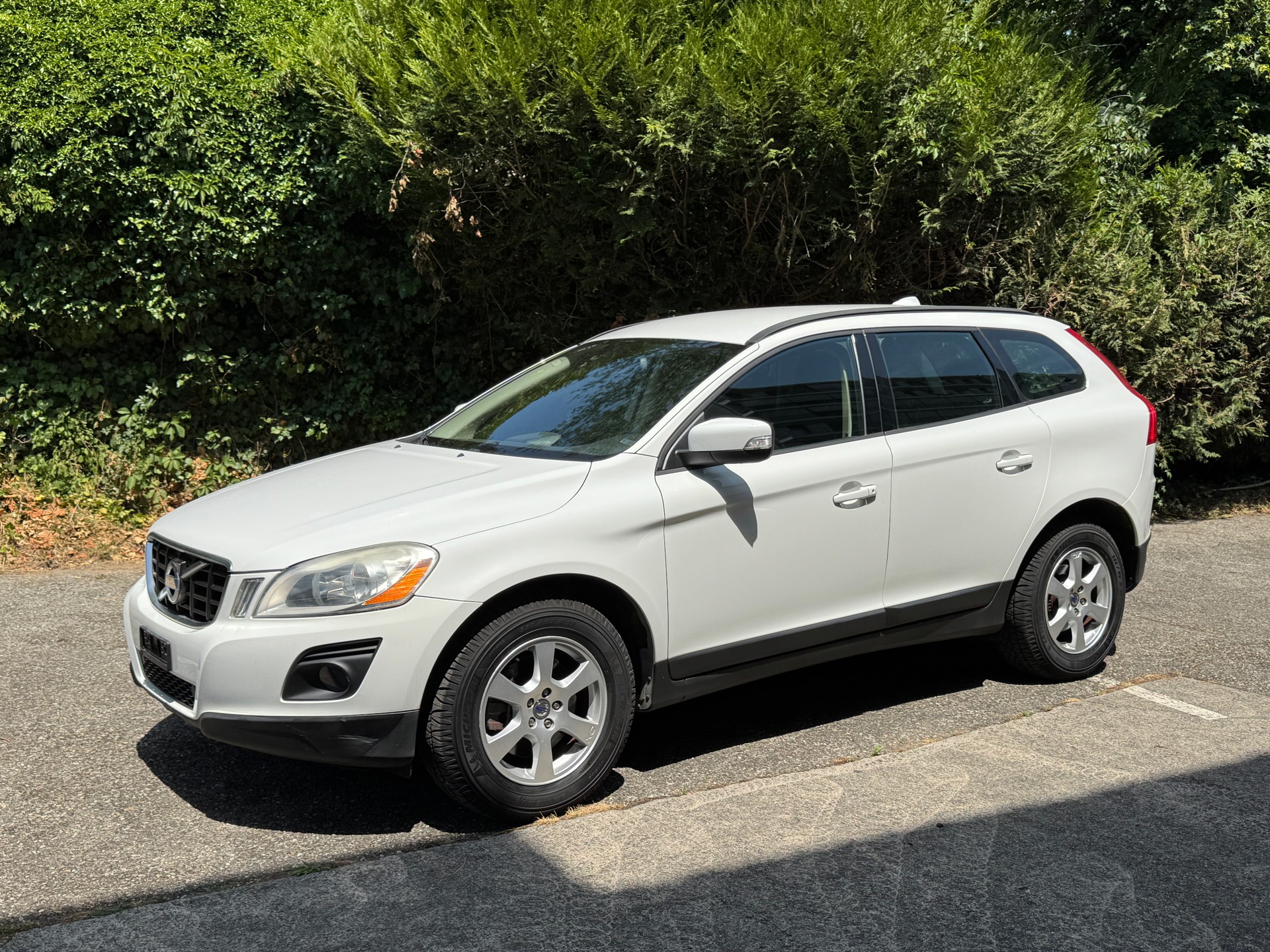 VOLVO XC60 2.4D Momentum-image-1