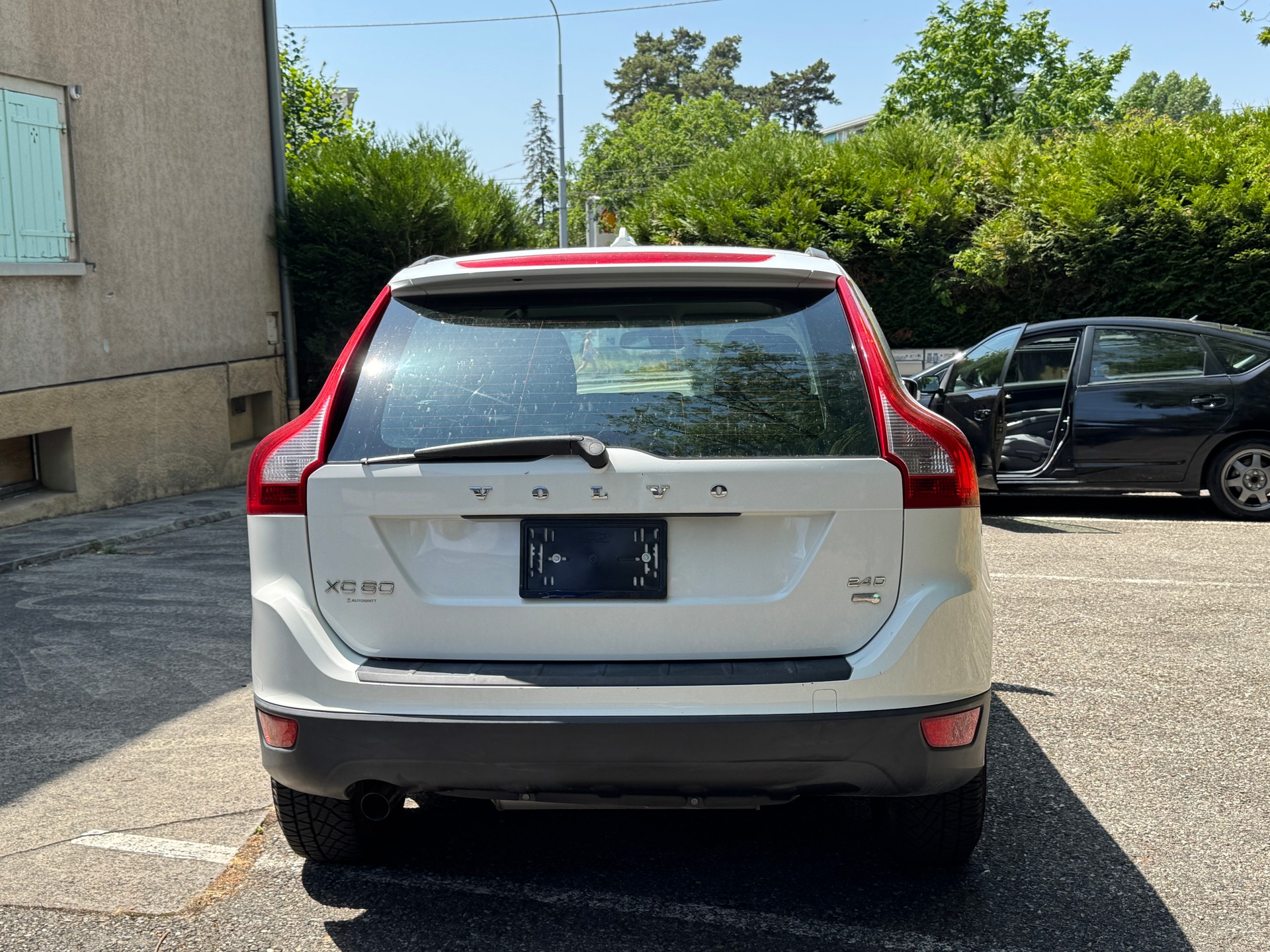 VOLVO XC60 2.4D Momentum-image-3