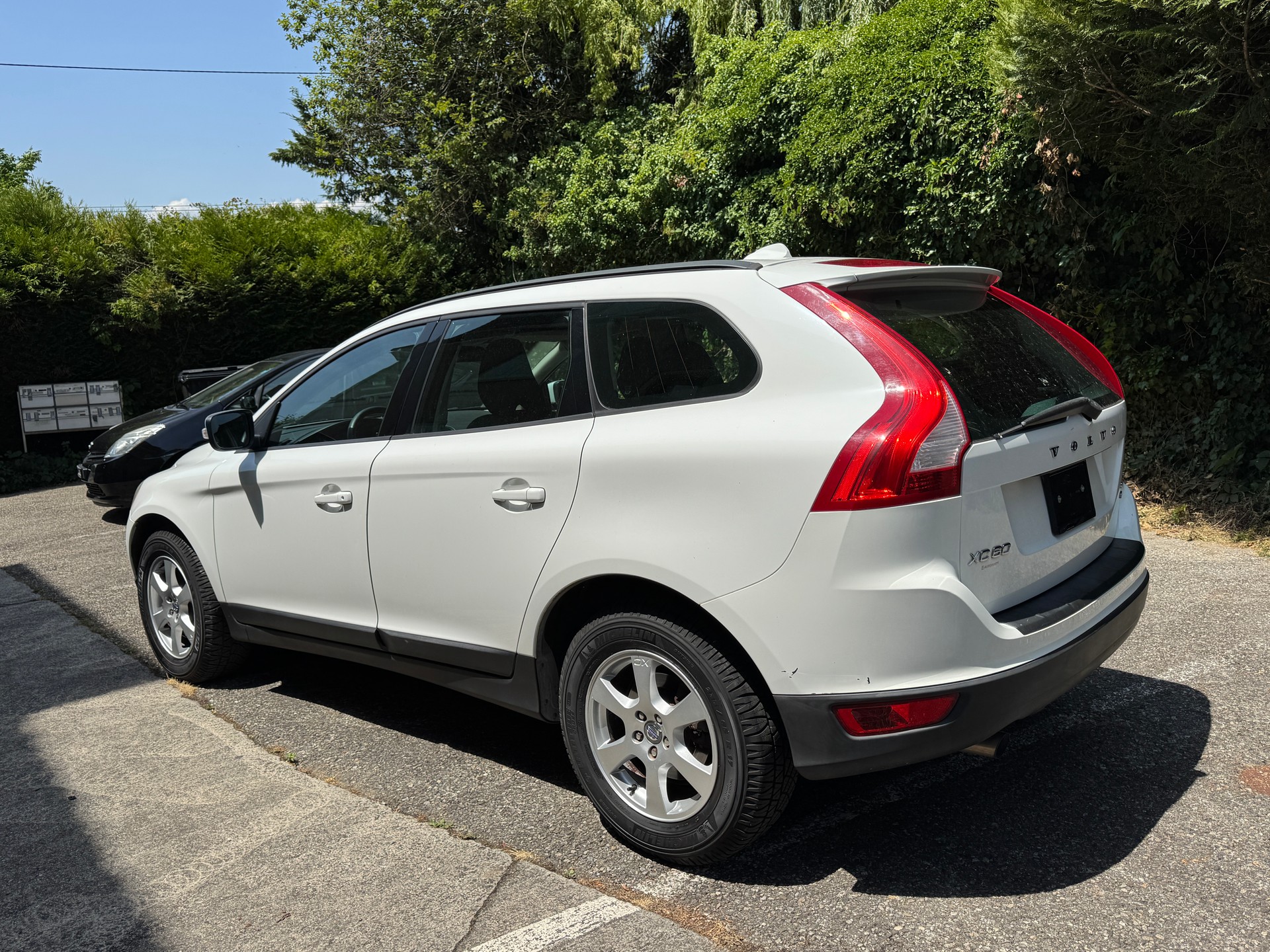 VOLVO XC60 2.4D Momentum-image-4