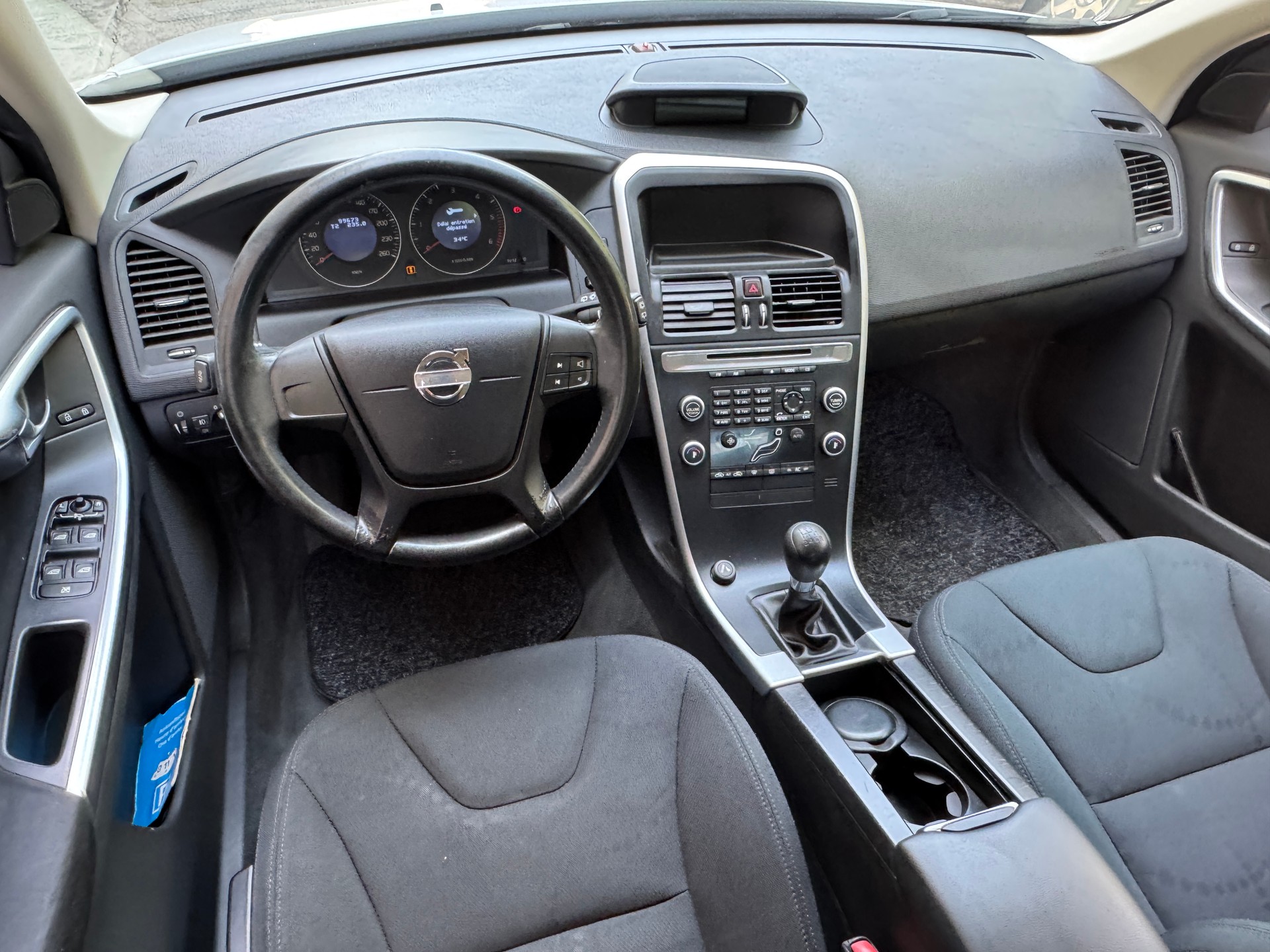 VOLVO XC60 2.4D Momentum-image-10