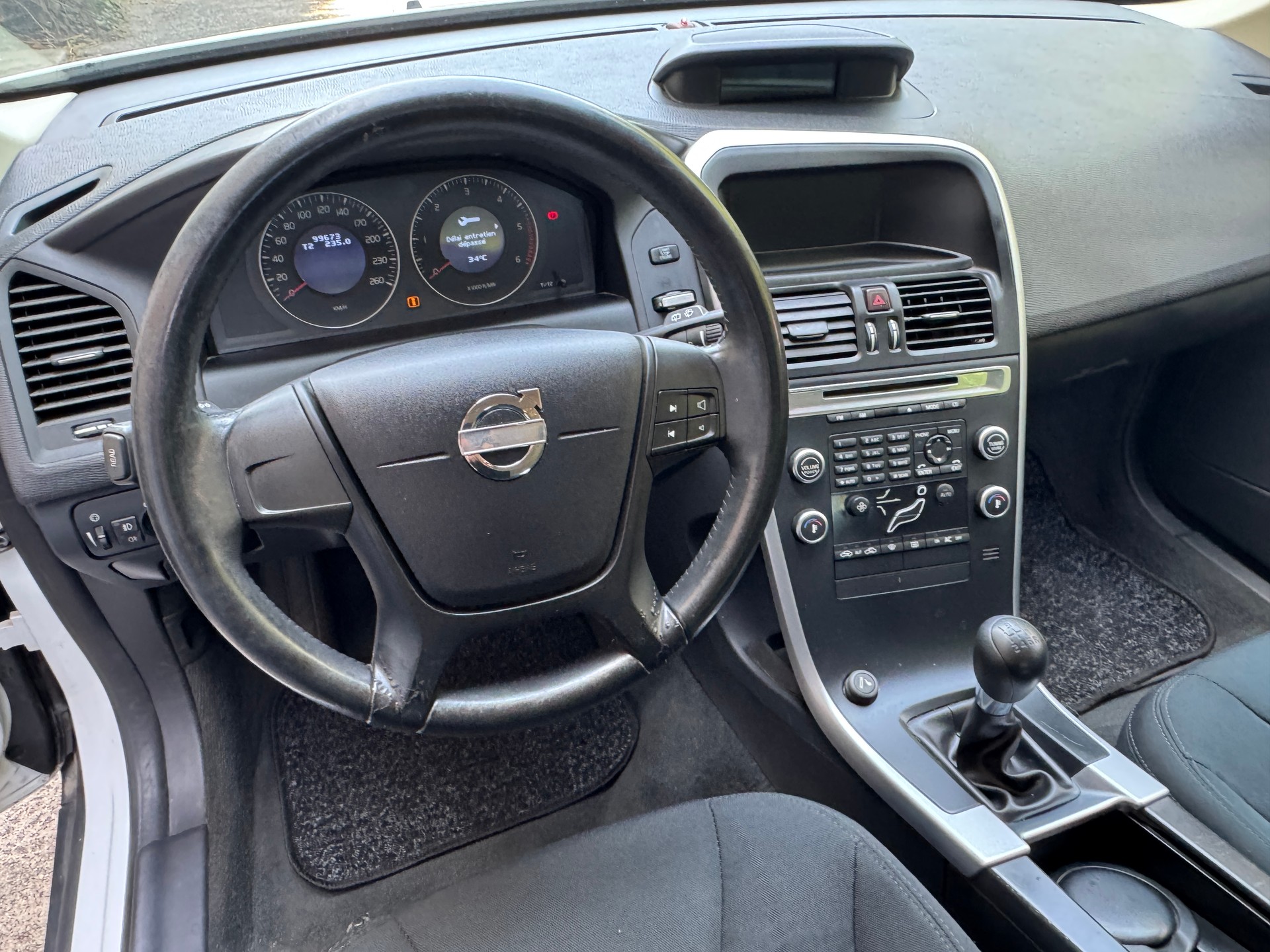 VOLVO XC60 2.4D Momentum-image-11