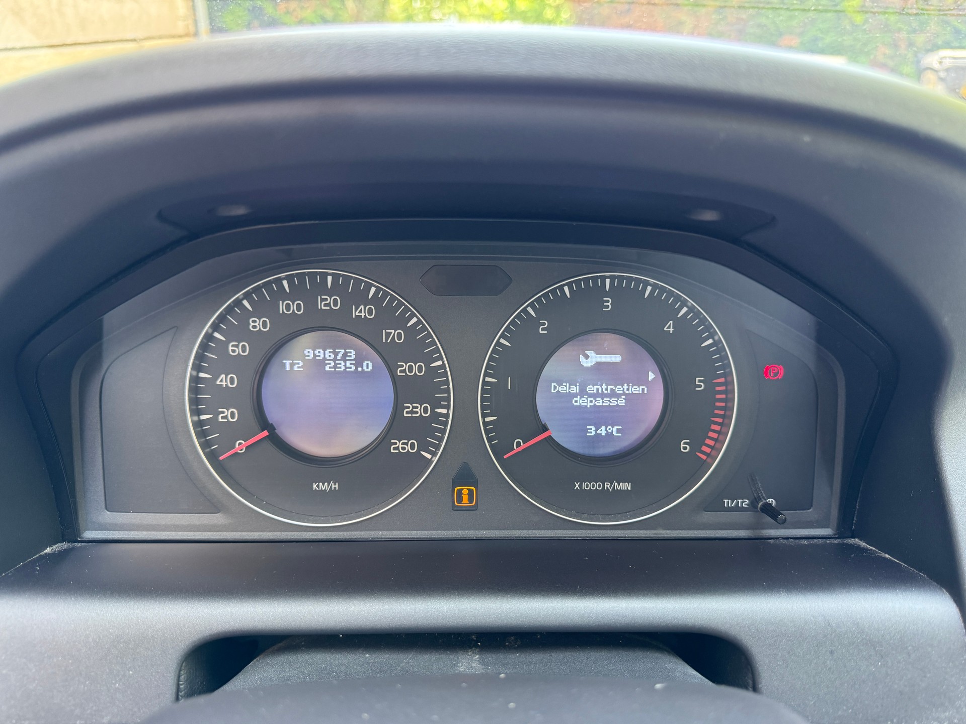 VOLVO XC60 2.4D Momentum-image-13