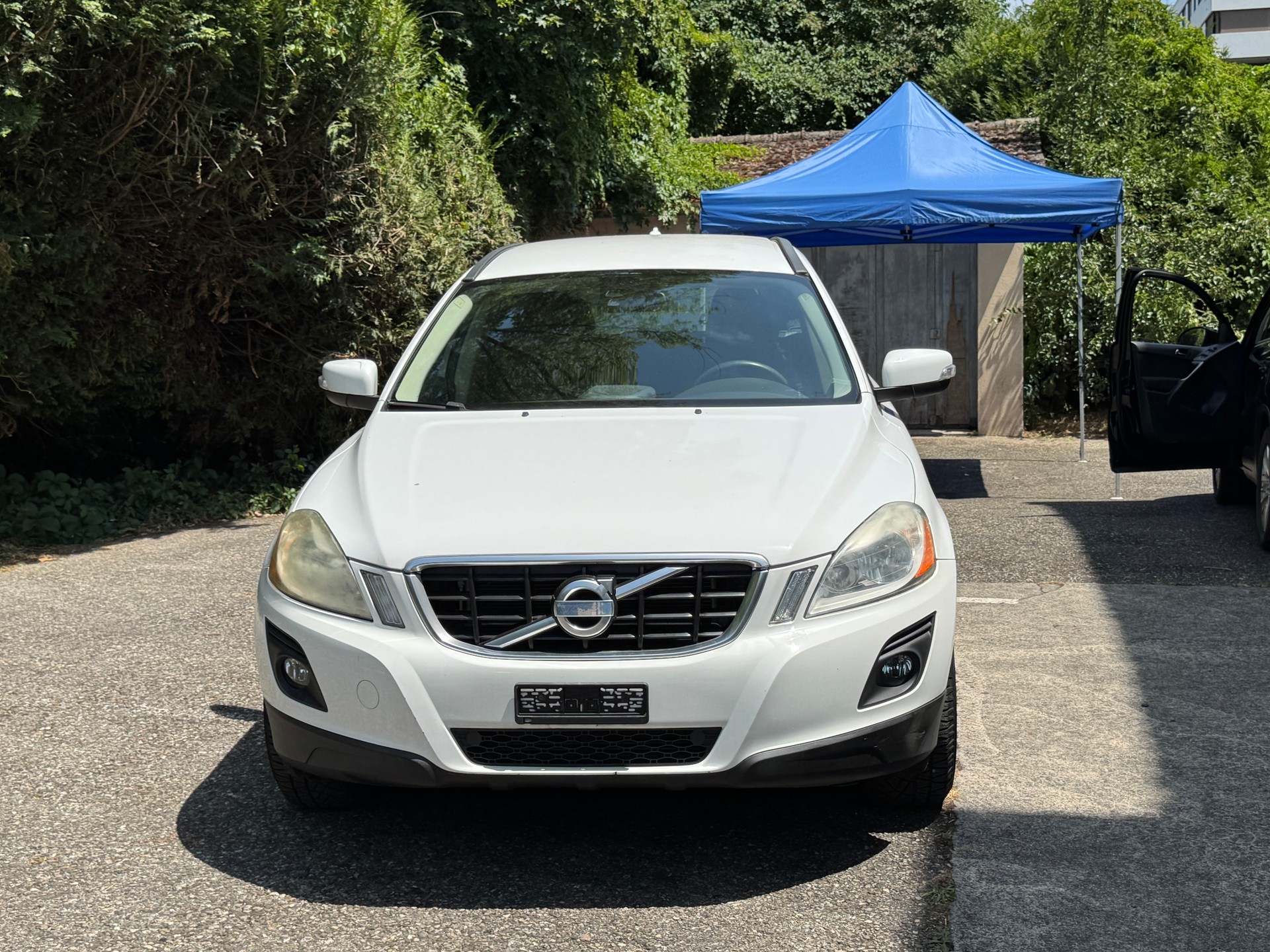 VOLVO XC60 2.4D Momentum-image-0