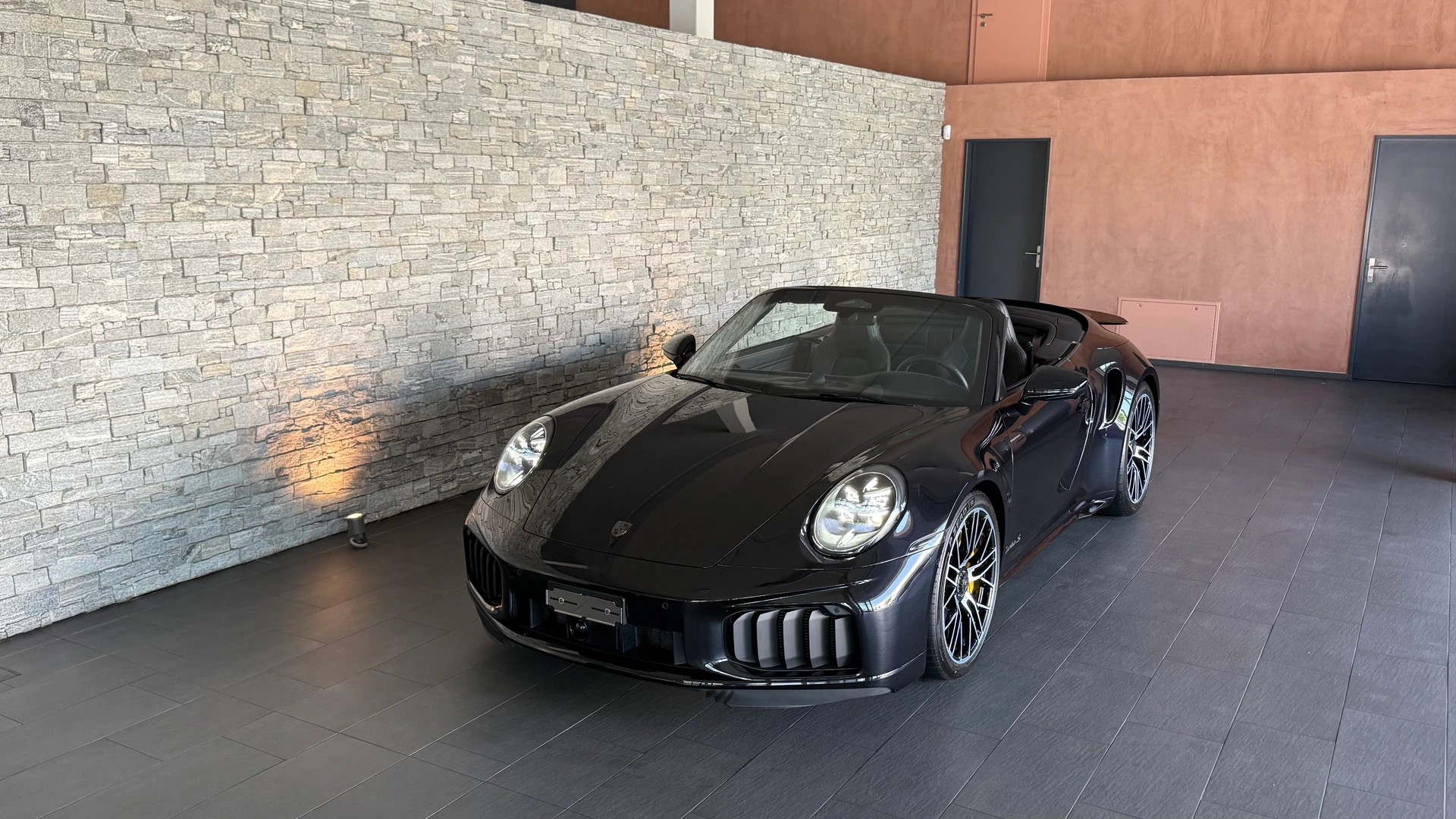 PORSCHE 911 Turbo S Cabriolet PDK-image-10