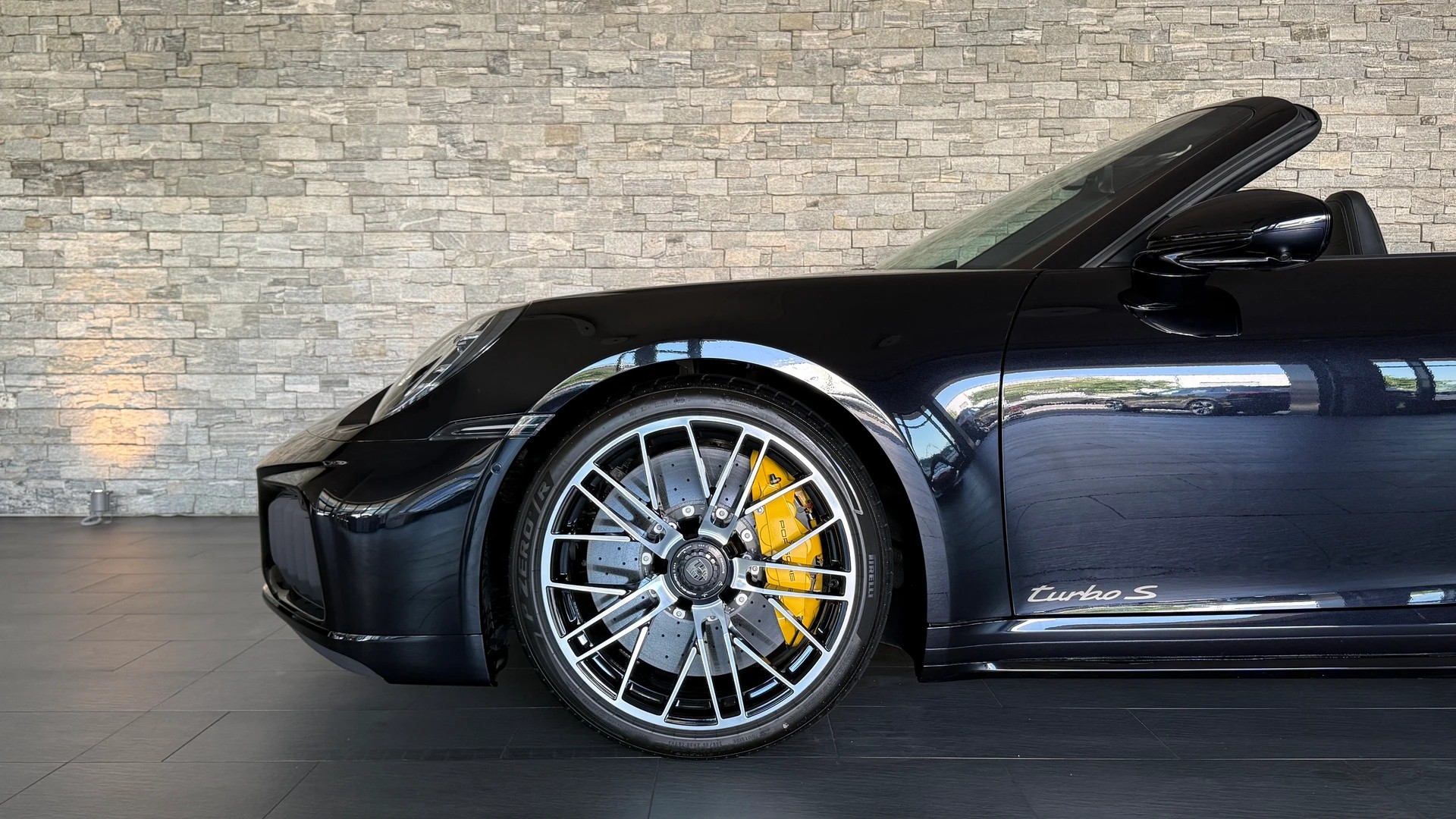 PORSCHE 911 Turbo S Cabriolet PDK-image-14