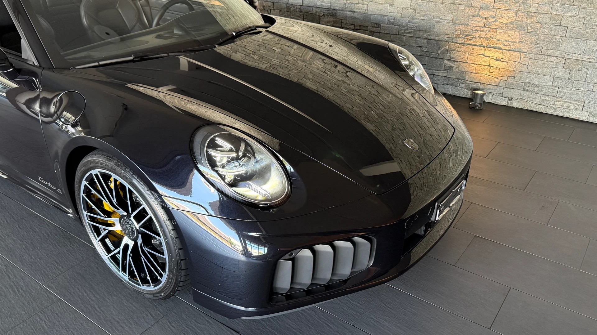 PORSCHE 911 Turbo S Cabriolet PDK-image-28
