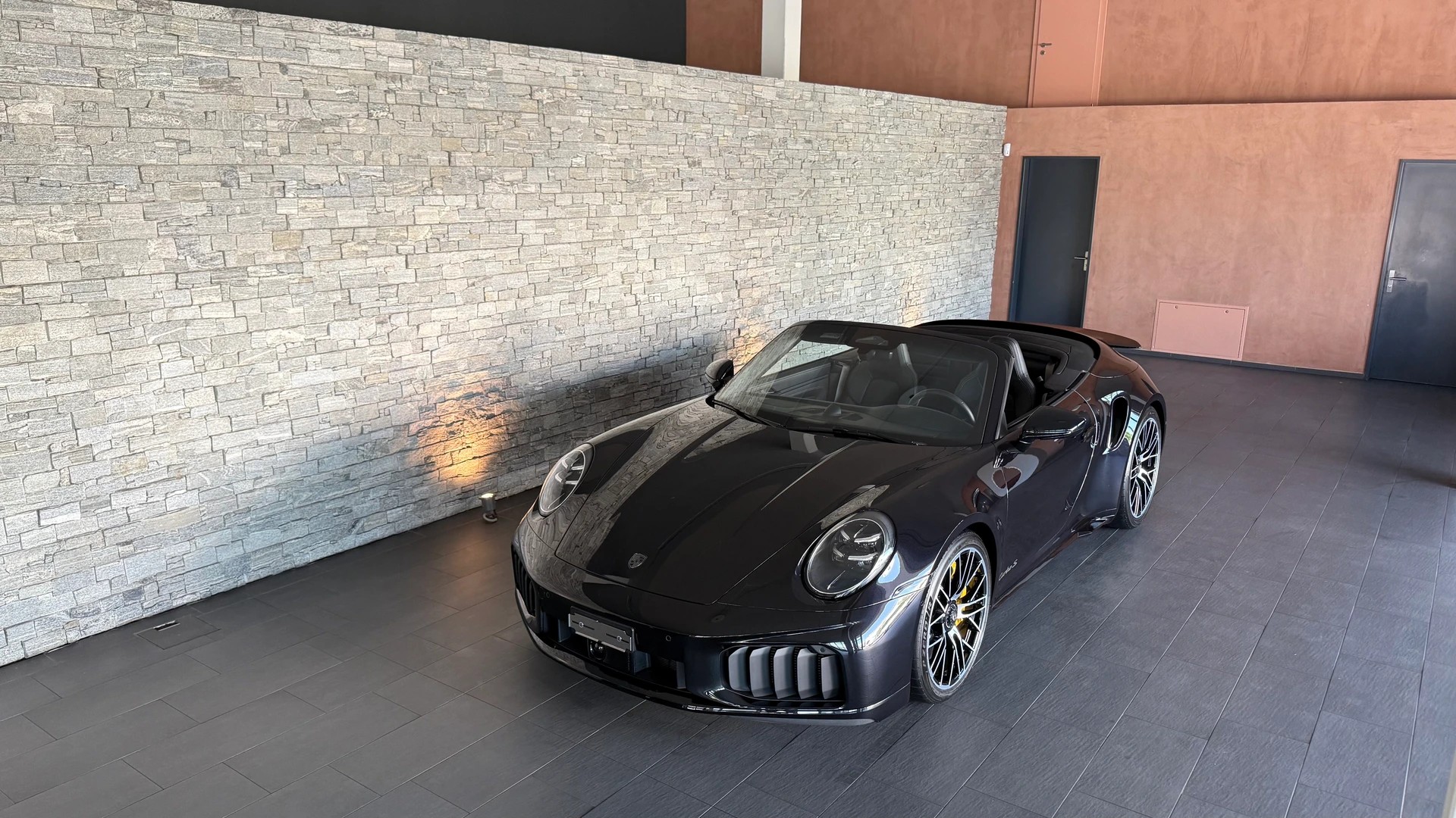 PORSCHE 911 Turbo S Cabriolet PDK-image-5