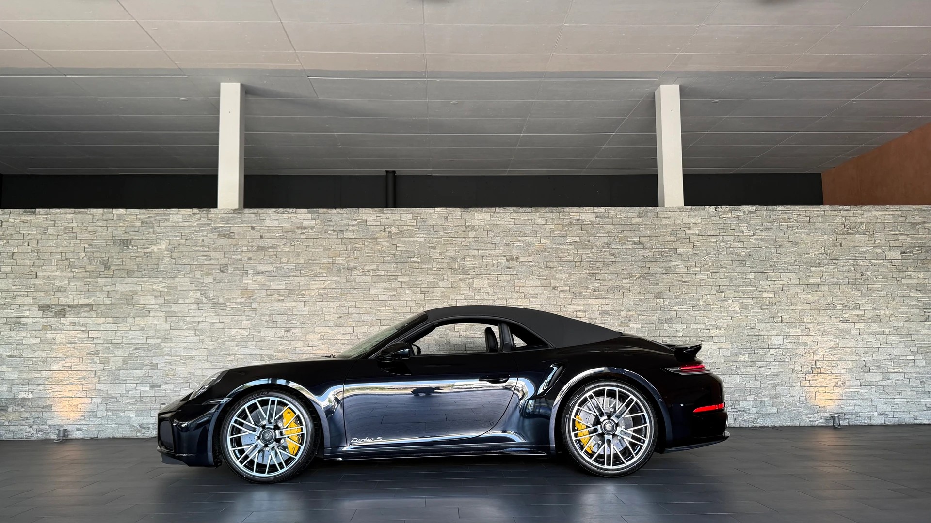 PORSCHE 911 Turbo S Cabriolet PDK-showroom-element-3