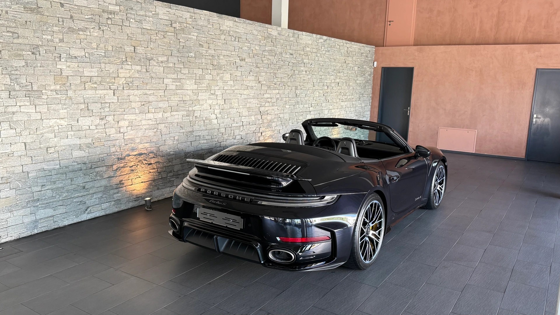 PORSCHE 911 Turbo S Cabriolet PDK-image-4