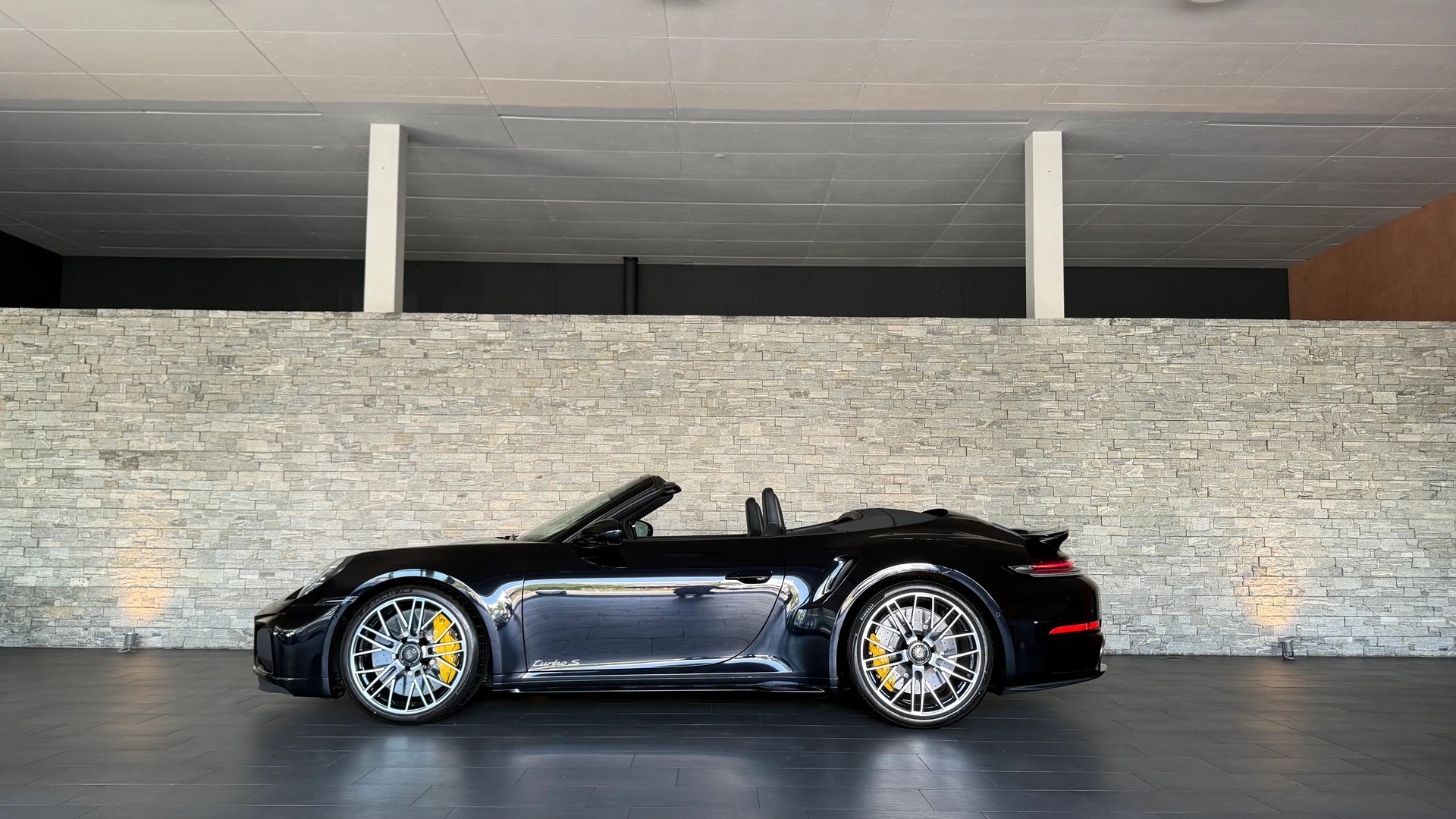 PORSCHE 911 Turbo S Cabriolet PDK-showroom-element-1