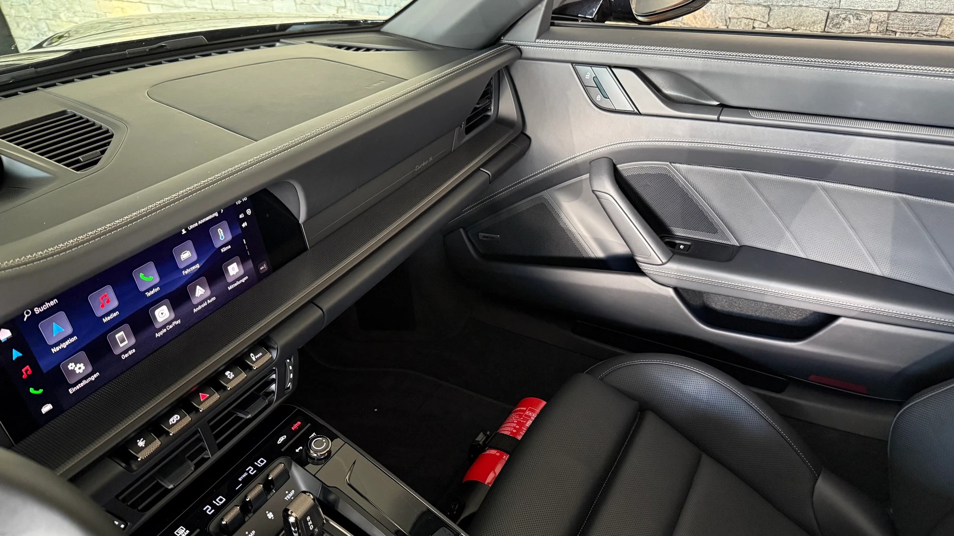 PORSCHE 911 Turbo S Cabriolet PDK-image-23