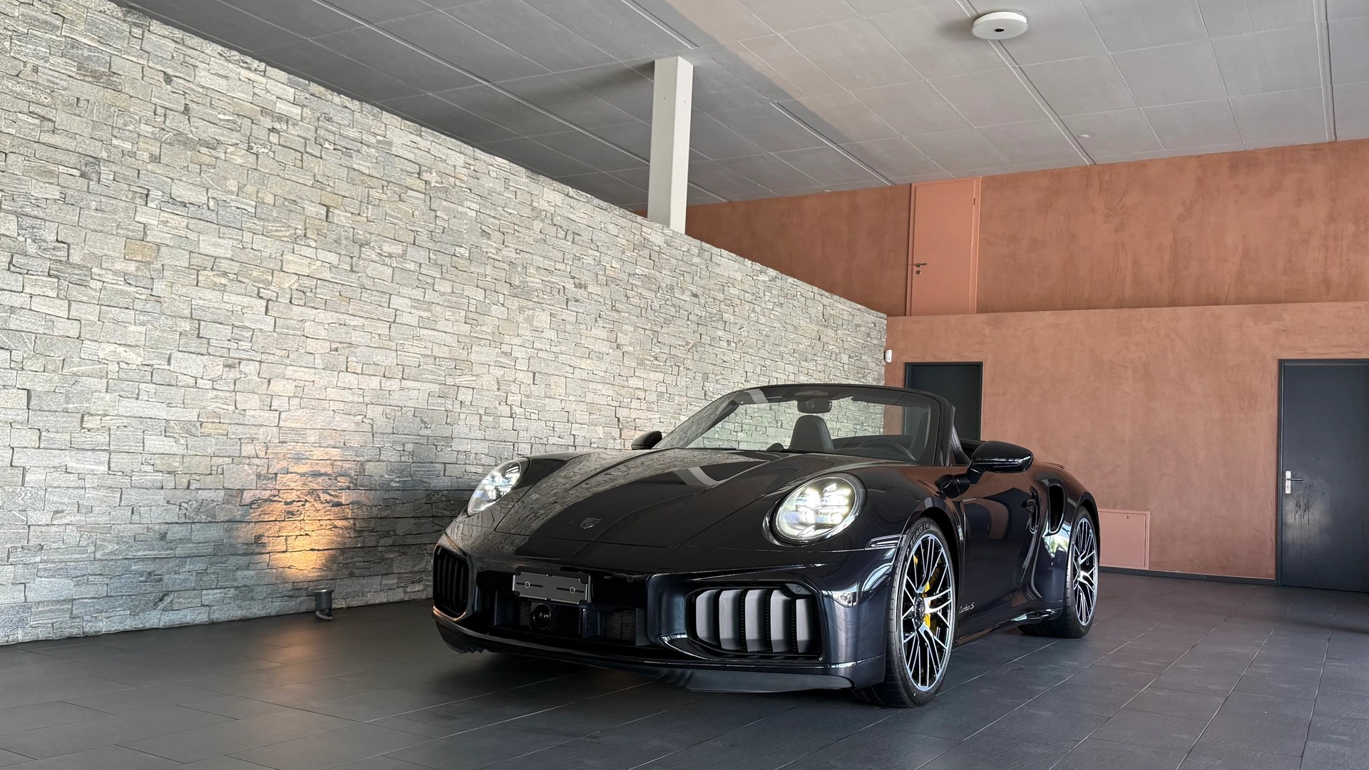 PORSCHE 911 Turbo S Cabriolet PDK-image-8