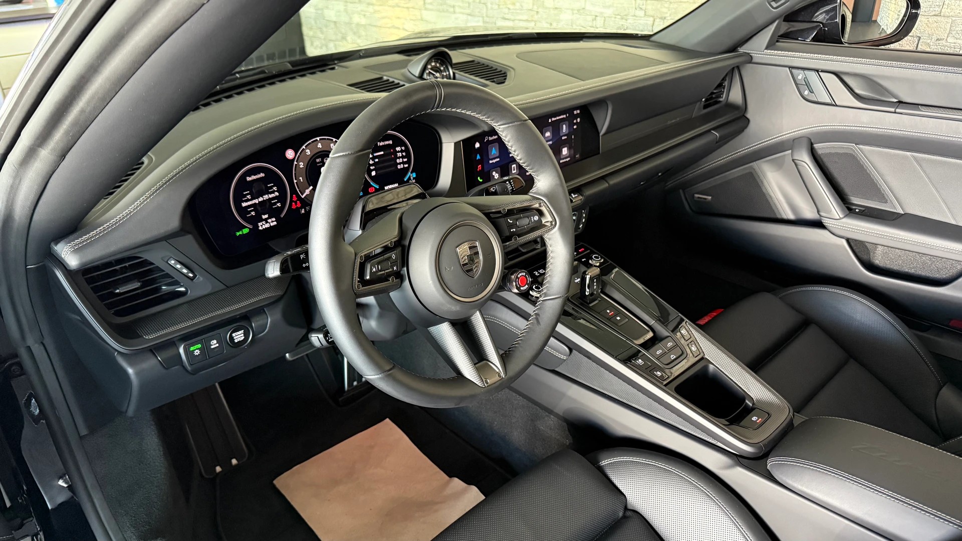PORSCHE 911 Turbo S Cabriolet PDK-image-21