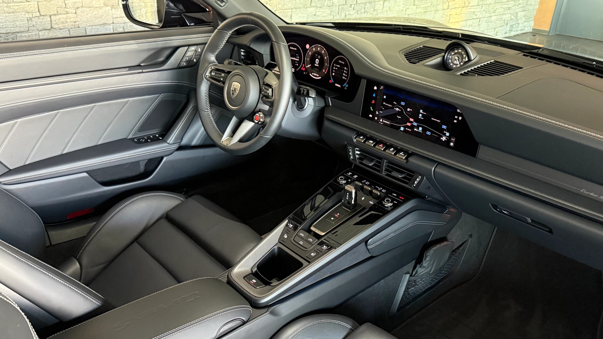 PORSCHE 911 Turbo S Cabriolet PDK-image-22