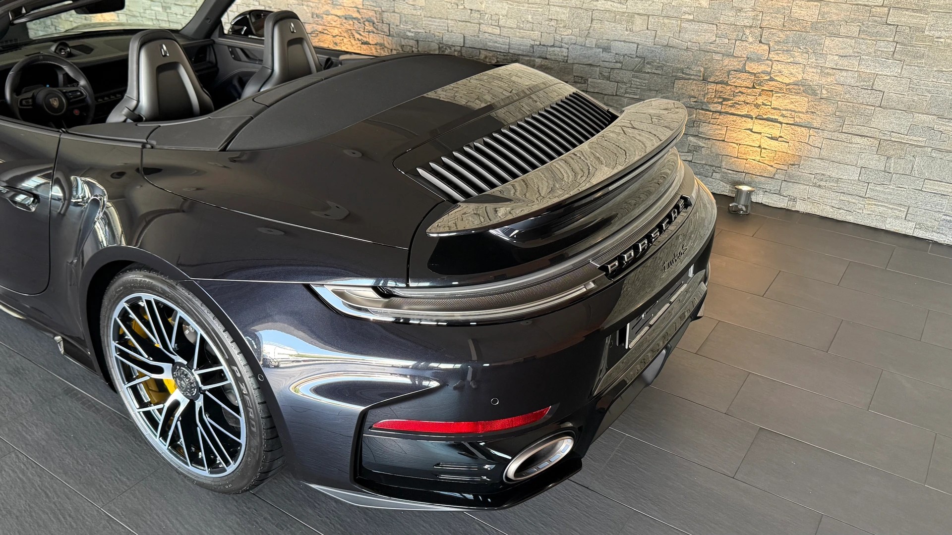 PORSCHE 911 Turbo S Cabriolet PDK-image-16