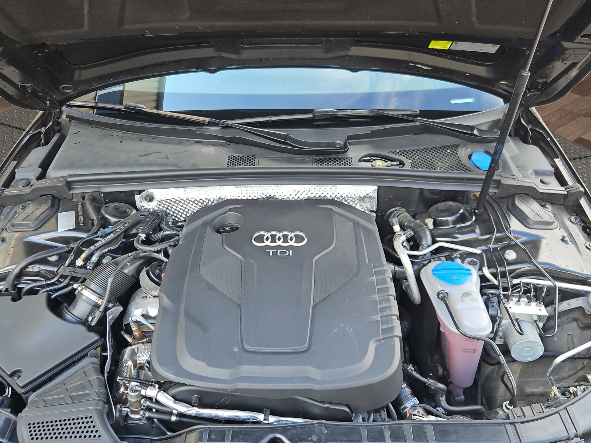 AUDI A4 Avant 2.0 TDI quattro S-tronic-image-22