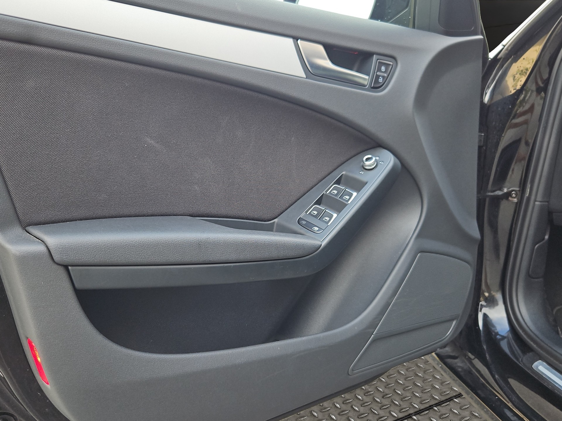 AUDI A4 Avant 2.0 TDI quattro S-tronic-image-12