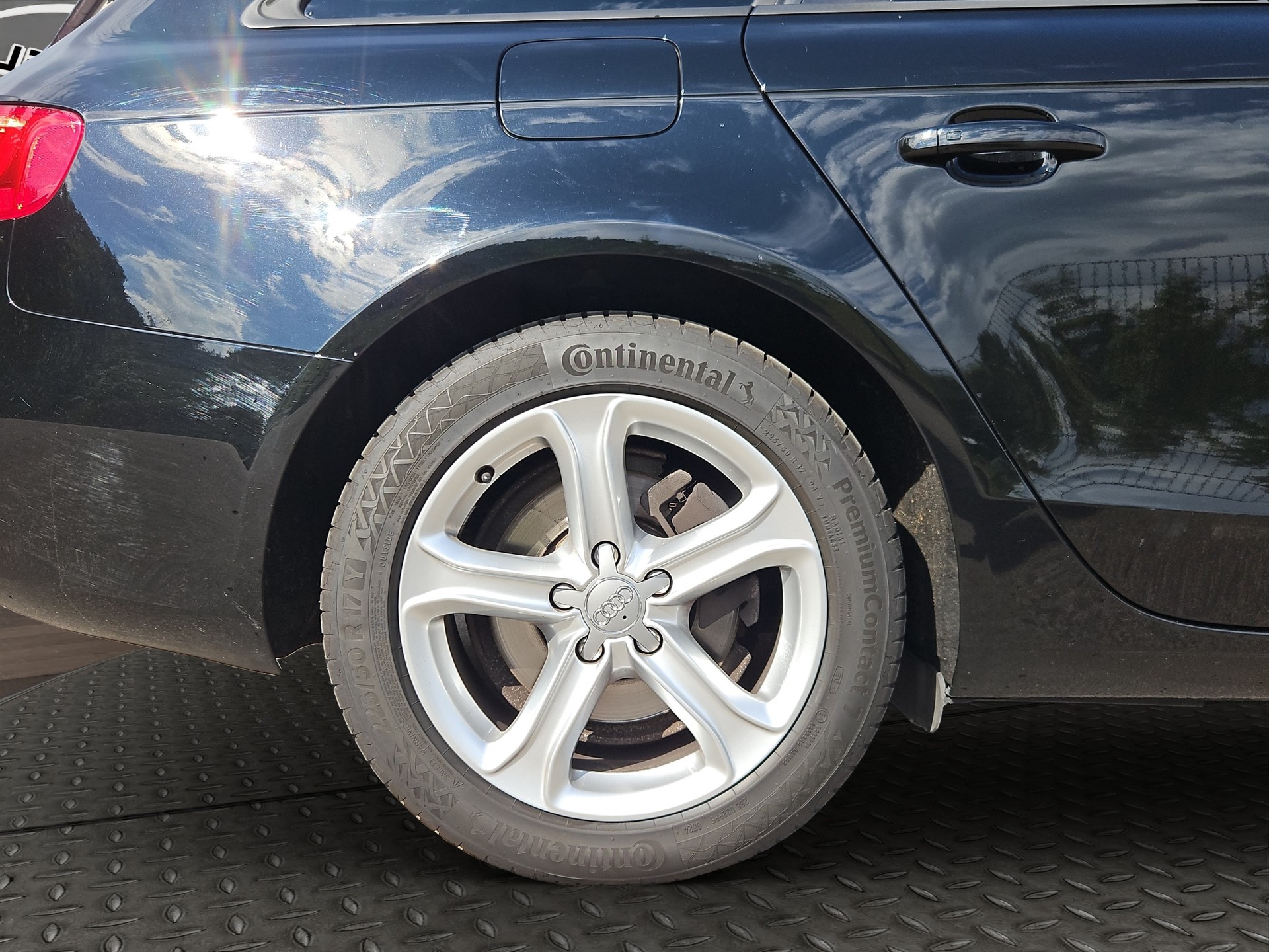 AUDI A4 Avant 2.0 TDI quattro S-tronic-image-25