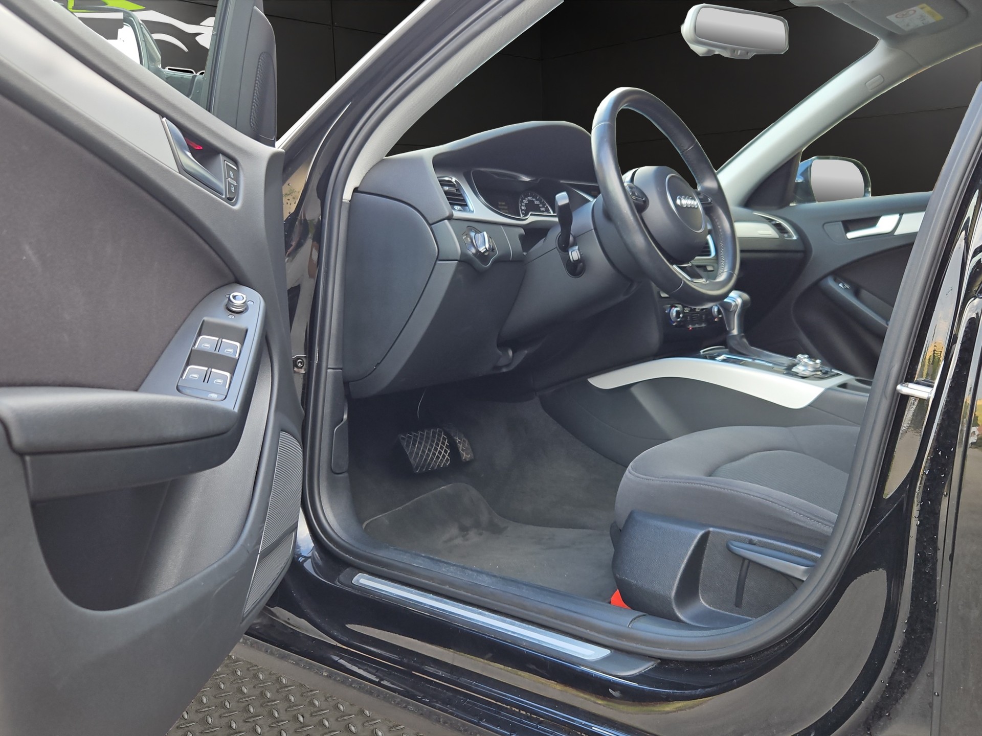 AUDI A4 Avant 2.0 TDI quattro S-tronic-image-18