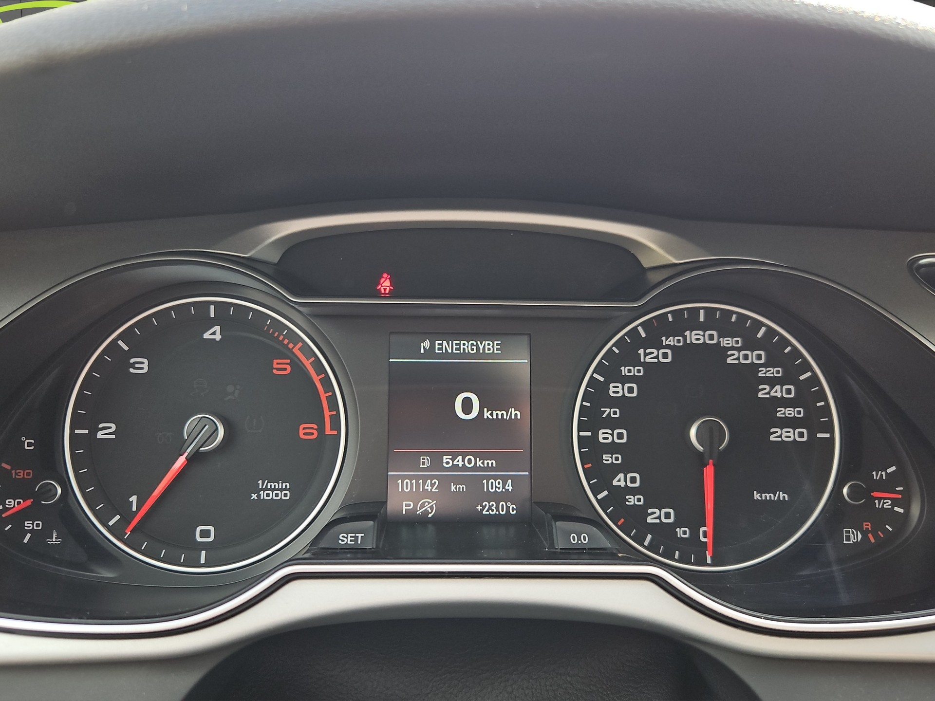 AUDI A4 Avant 2.0 TDI quattro S-tronic-image-10