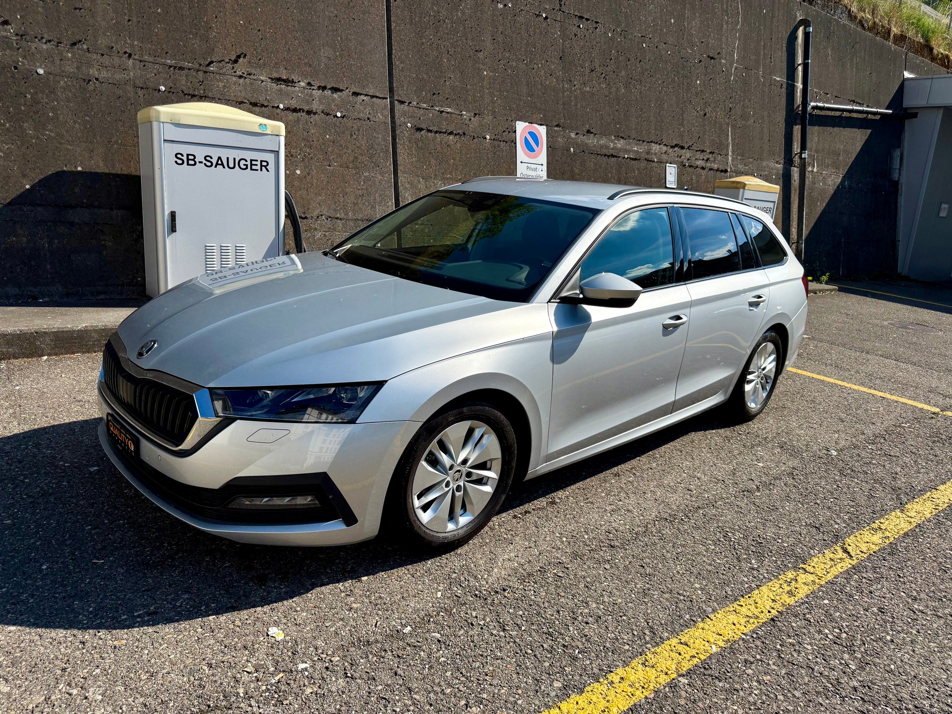 SKODA Octavia Combi 2.0 TDI DSG Ambition-image-3