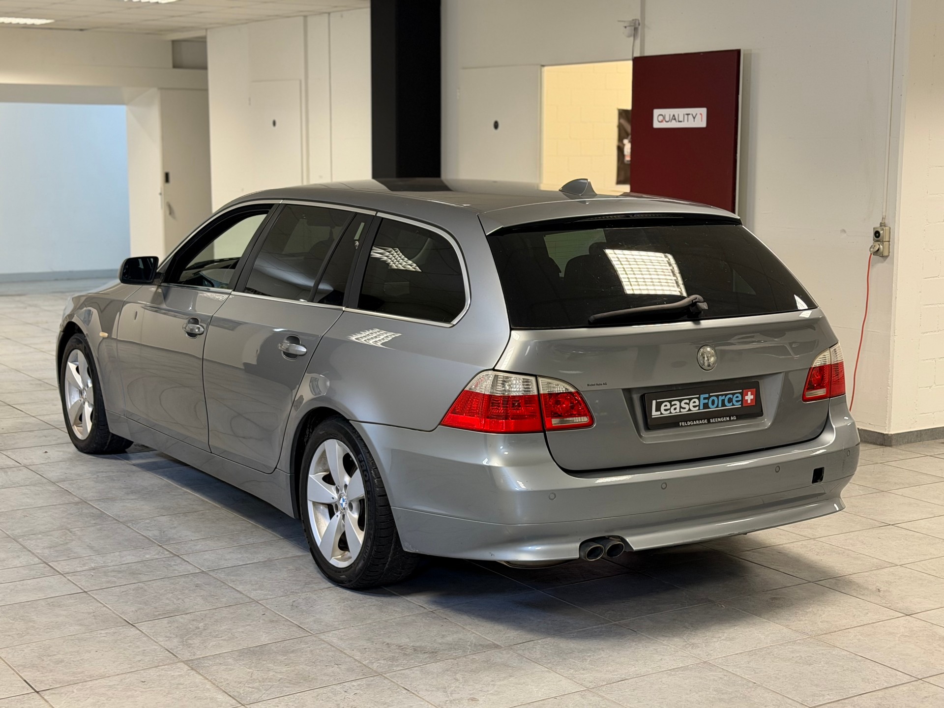 BMW 530xd Touring-image-15