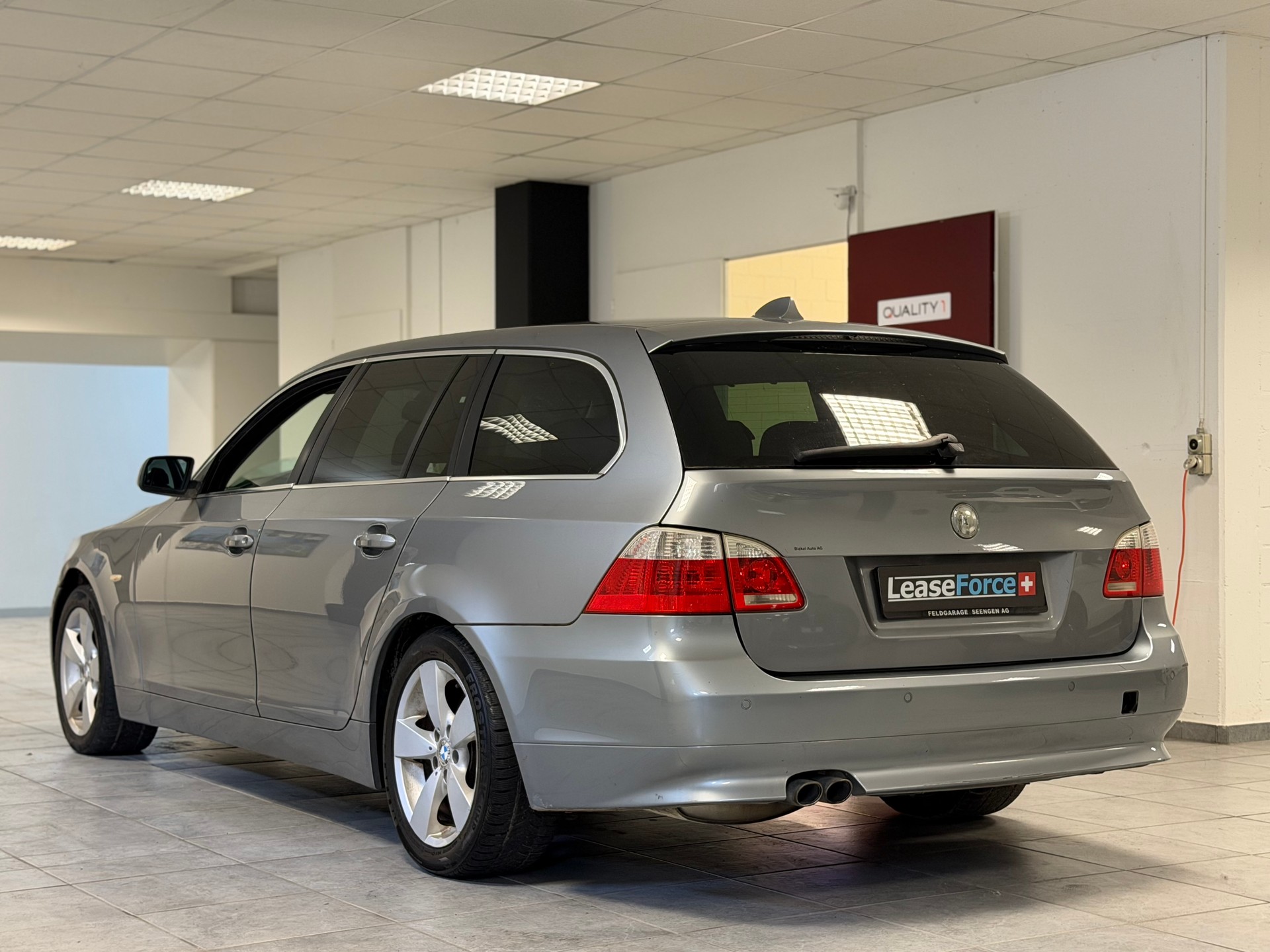 BMW 530xd Touring-image-14