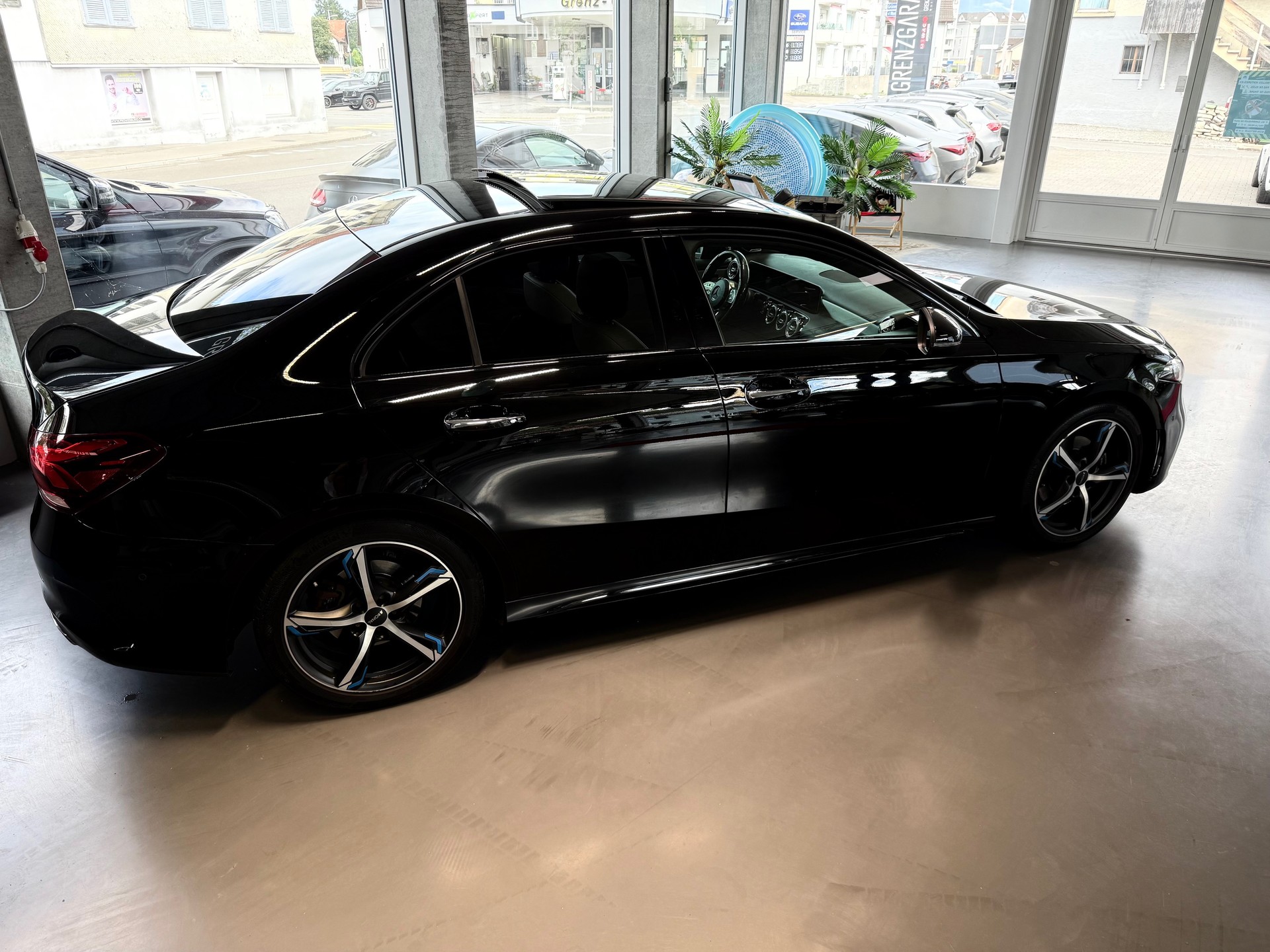 MERCEDES-BENZ A 200 AMG Line 7G-DCT-image-4