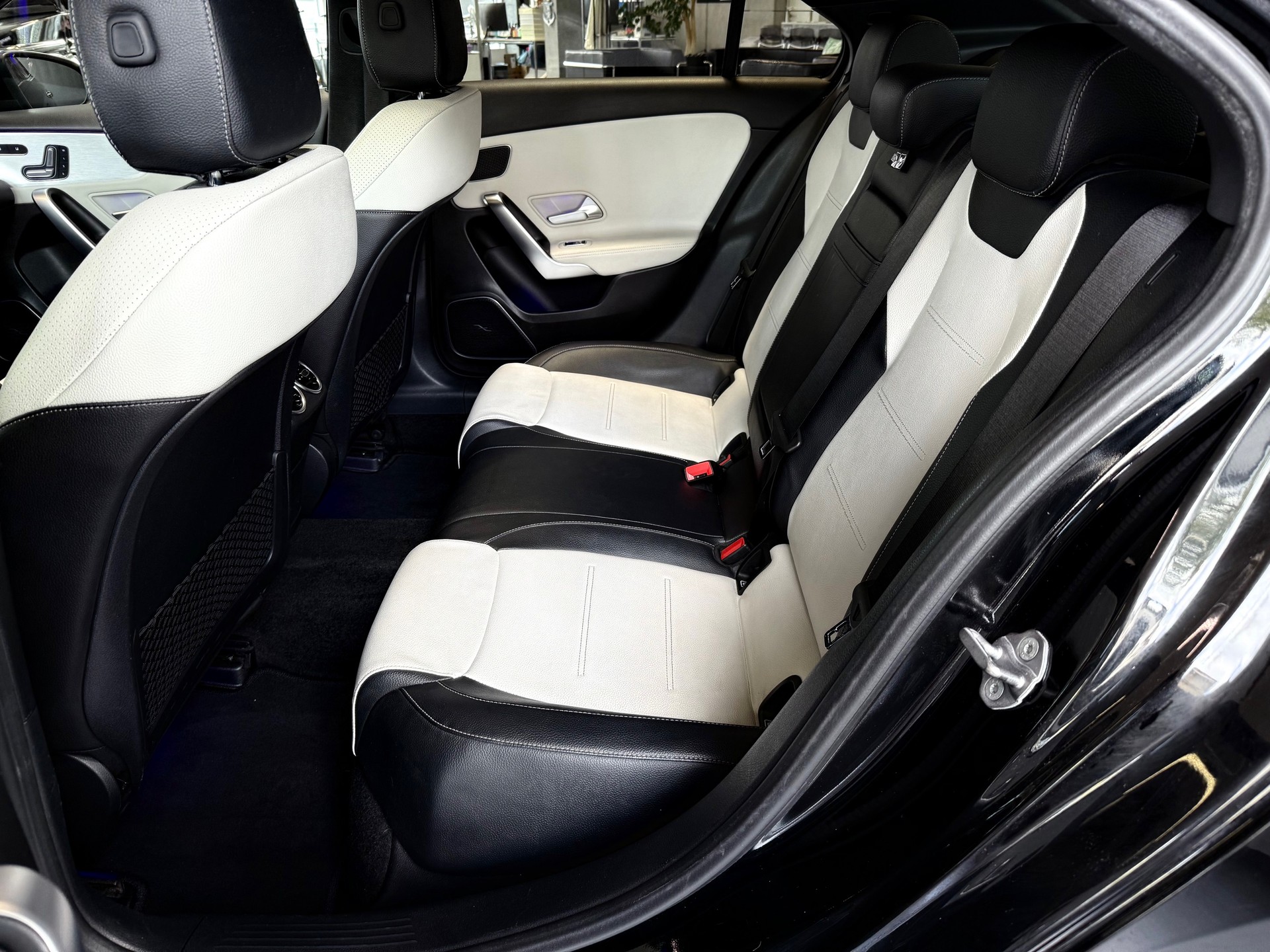 MERCEDES-BENZ A 200 AMG Line 7G-DCT-image-12